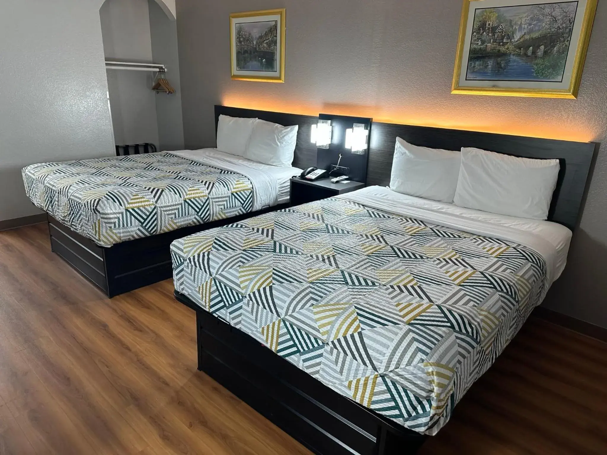 Queen Room with Two Queen Beds - Smoking in Motel 6 Alvarado TX Queen Room with Two Queen Beds - Smoking in Motel 6 Alvarado TX