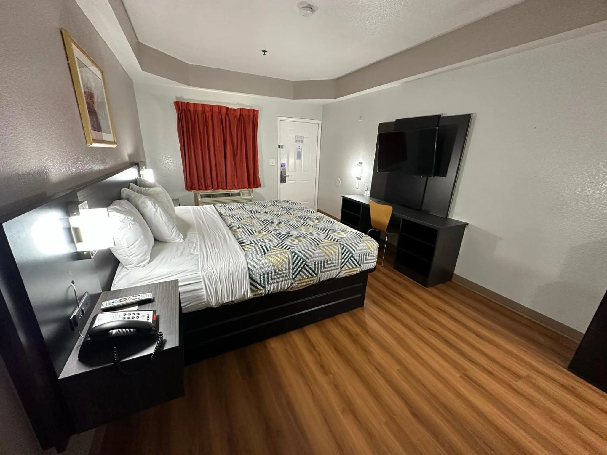 Bed in Motel 6 Alvarado TX