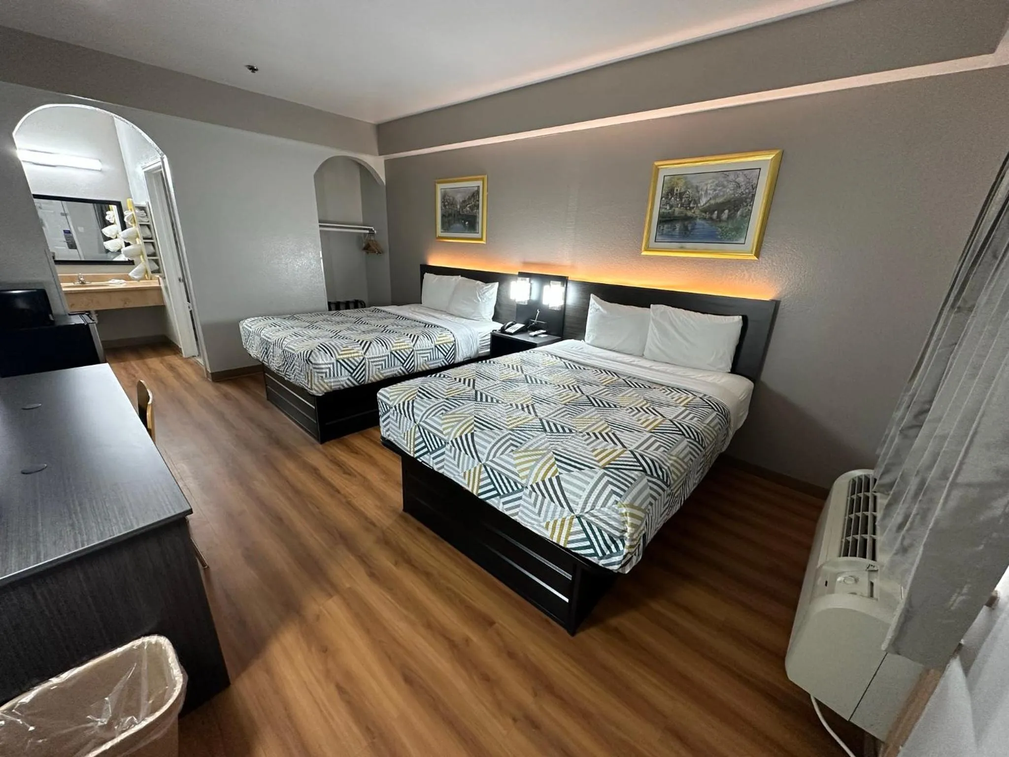 Bed in Motel 6 Alvarado TX