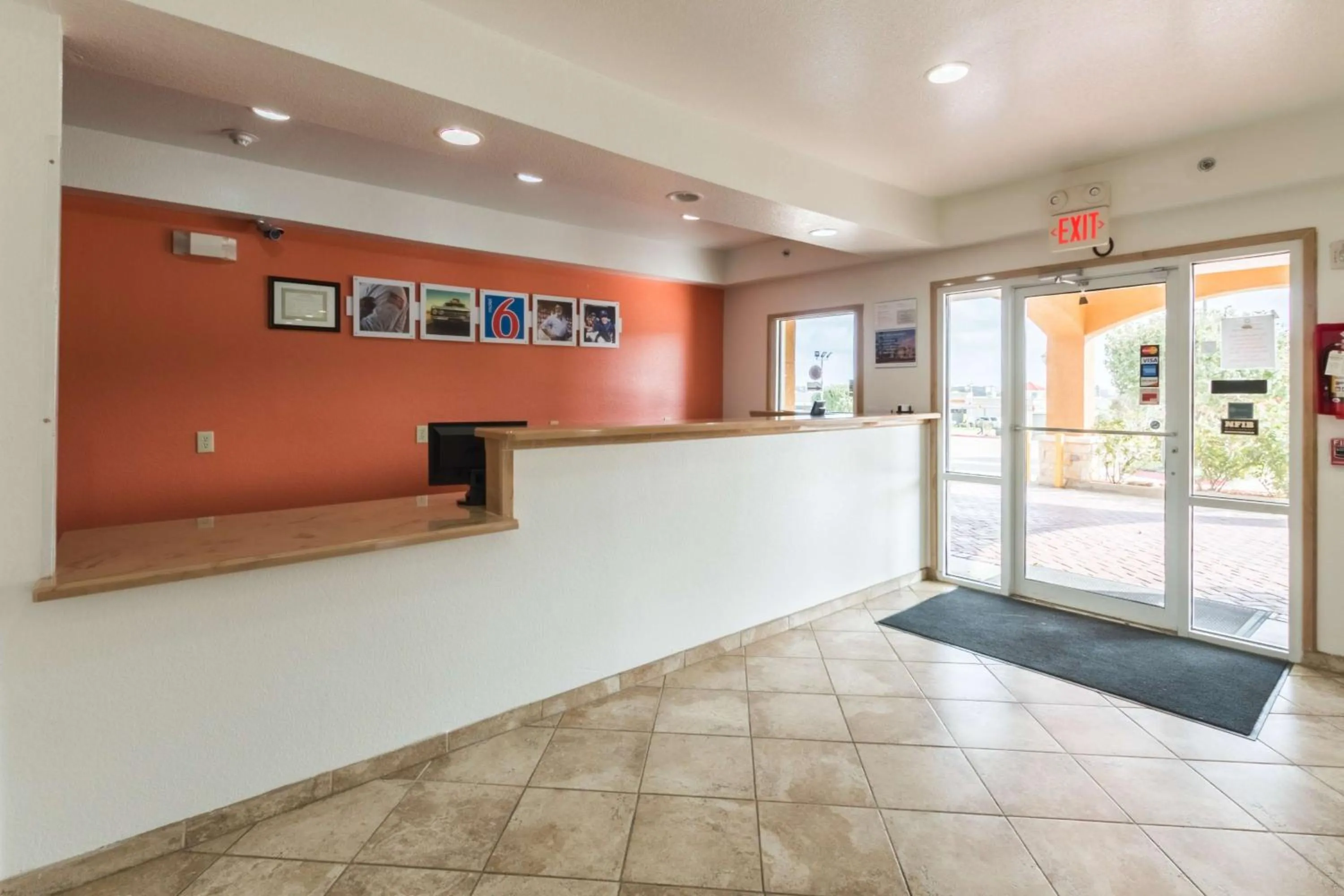 Property logo or sign in Motel 6 Alvarado TX