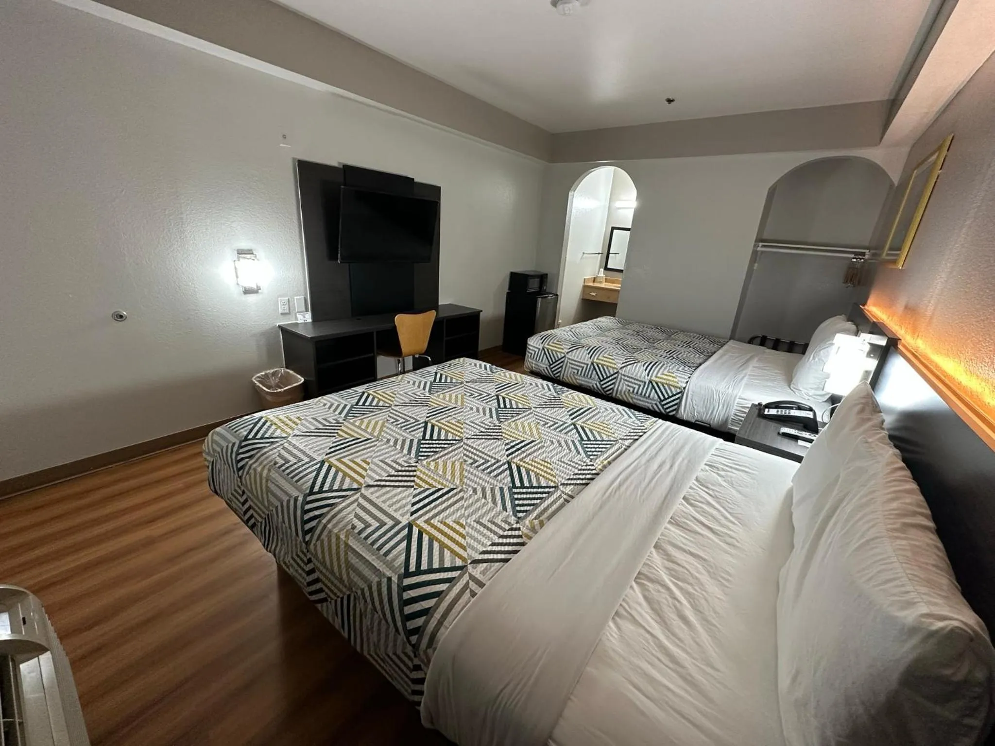 Bed in Motel 6 Alvarado TX