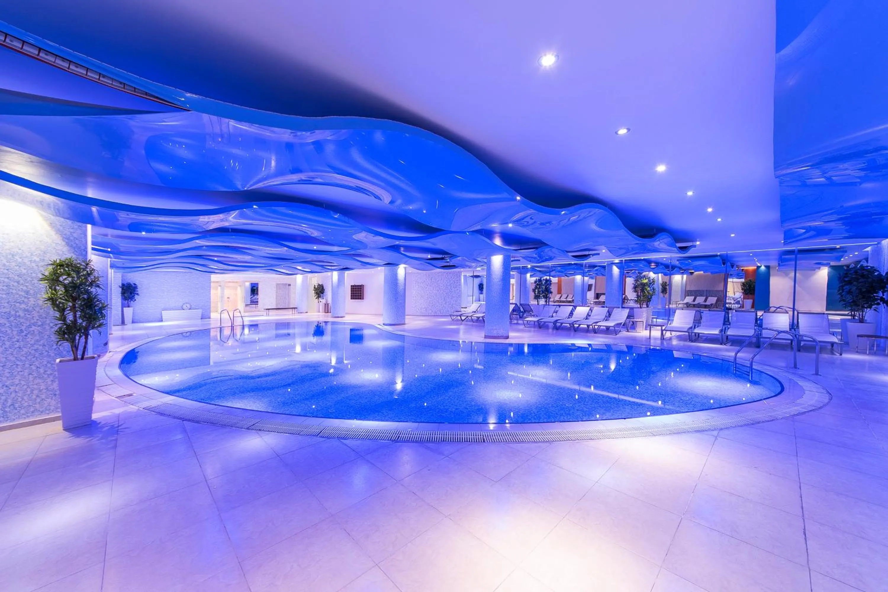 Swimming pool in Hotel Grand Swiss