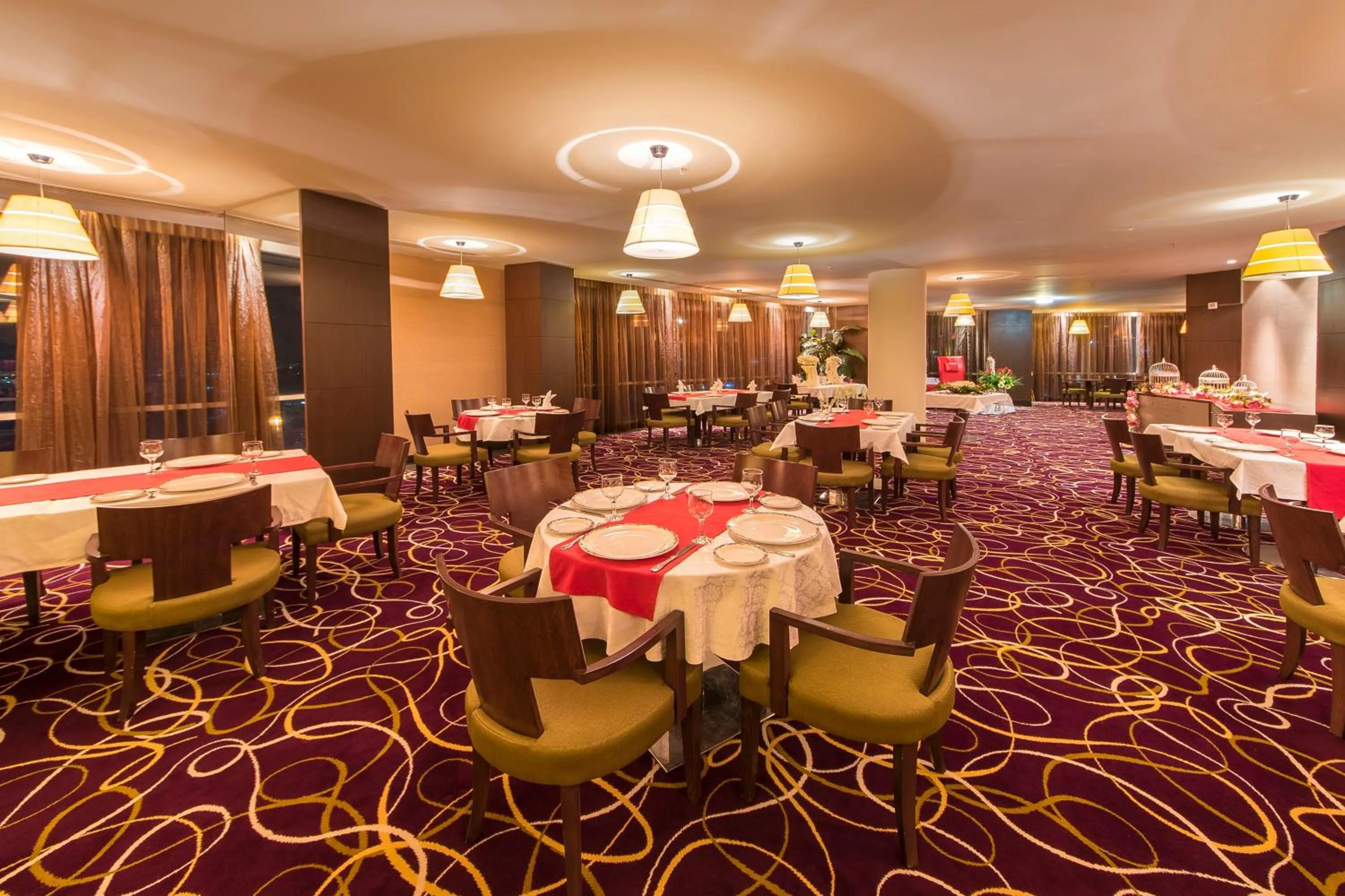 Restaurant/places to eat in Hotel Grand Swiss