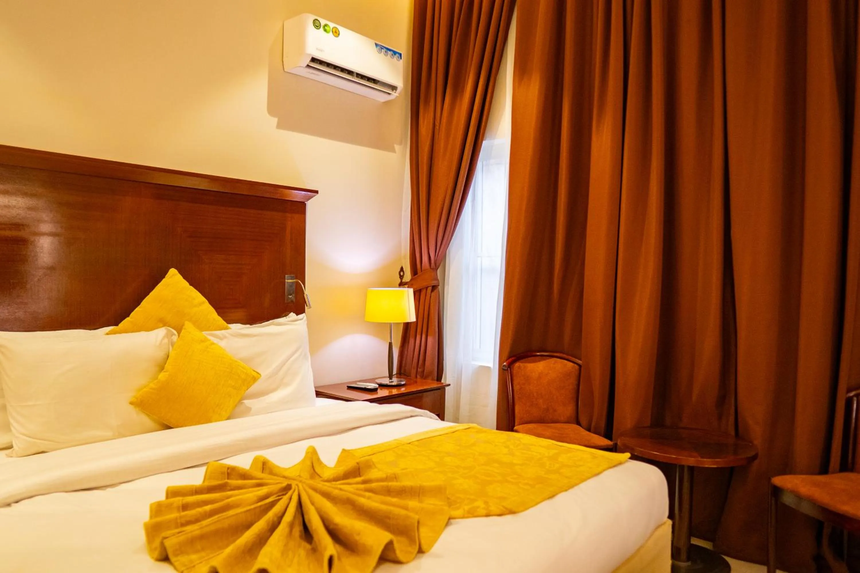 Property building, Bed in Porto Golf Hotels