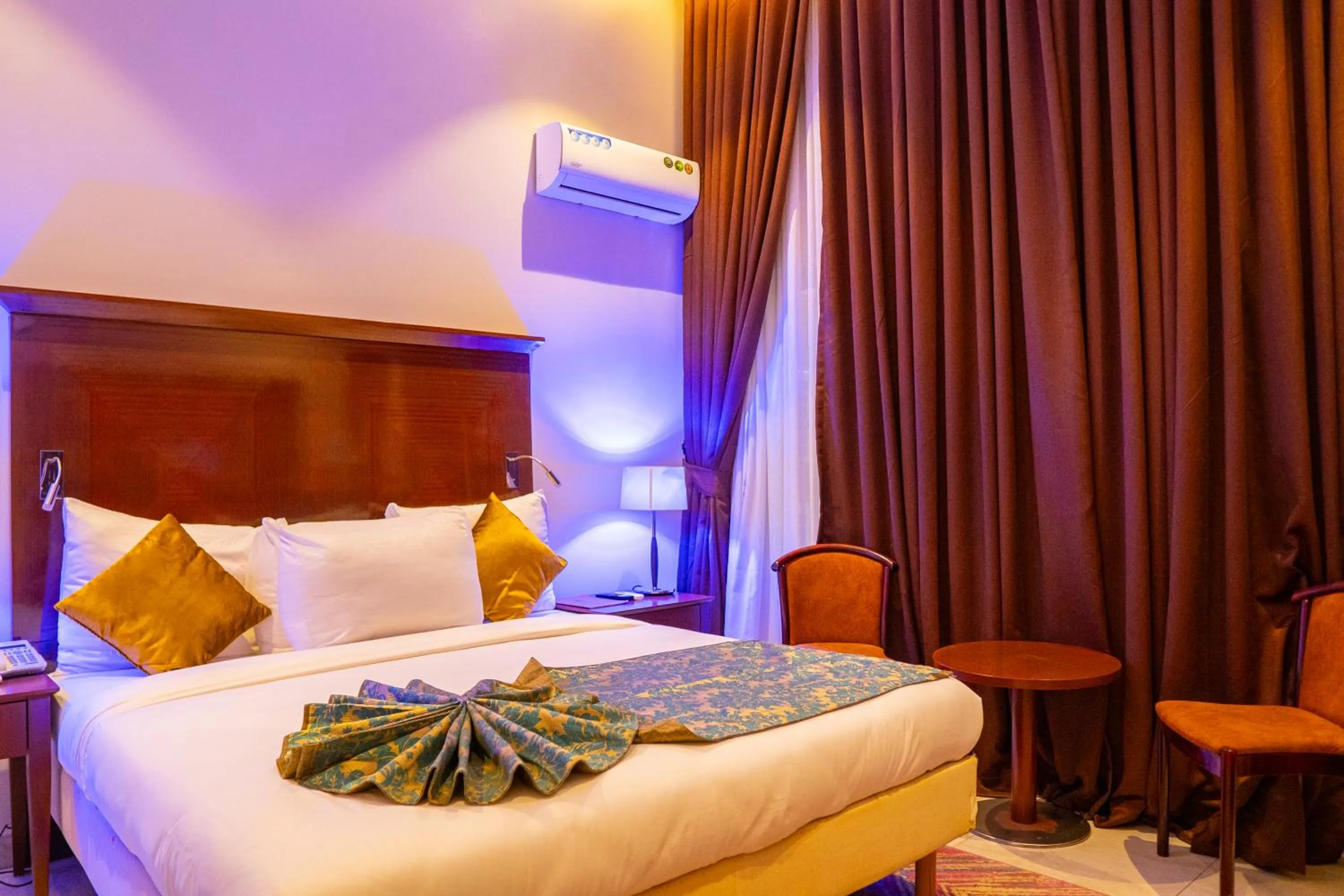 Property building, Bed in Porto Golf Hotels