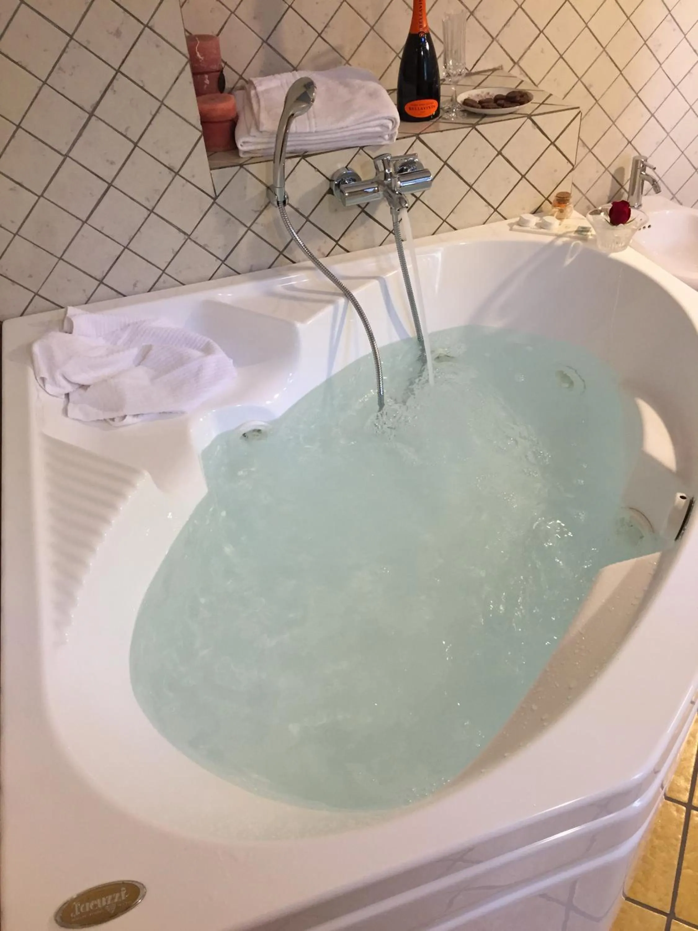 Hot Tub in B&B Villa Costanza