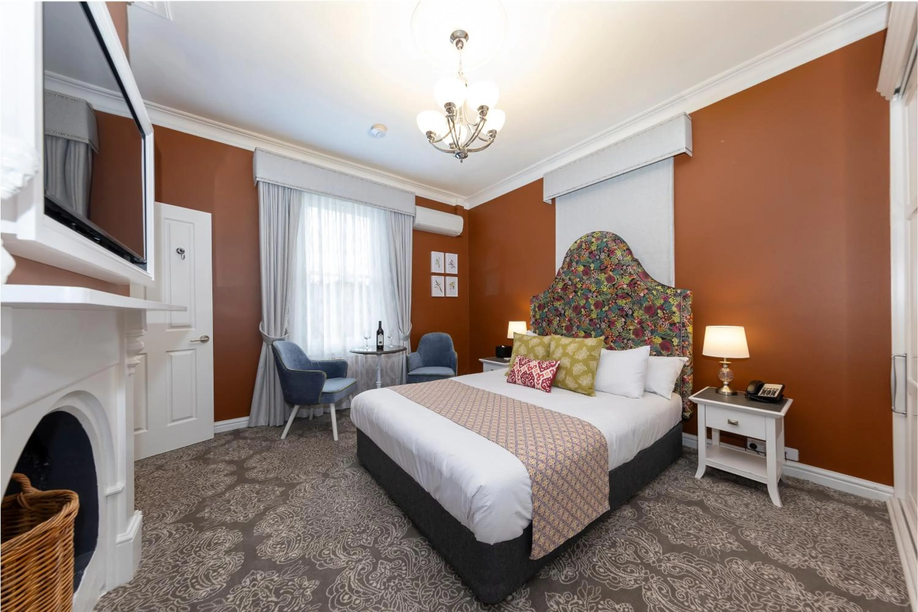 Bedroom, Bed in Grand Mercure Basildene Manor