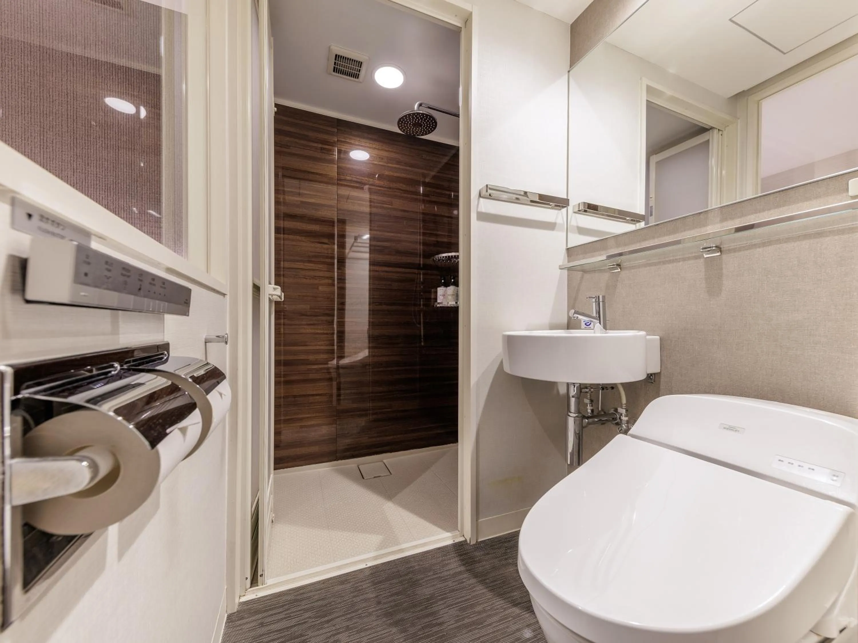 Toilet in Nishitetsu Hotel Croom Hakata