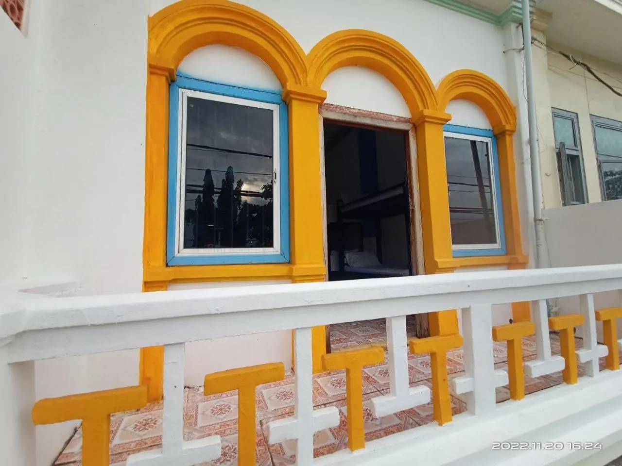 Silver Dolphin Guesthouse & Restaurant