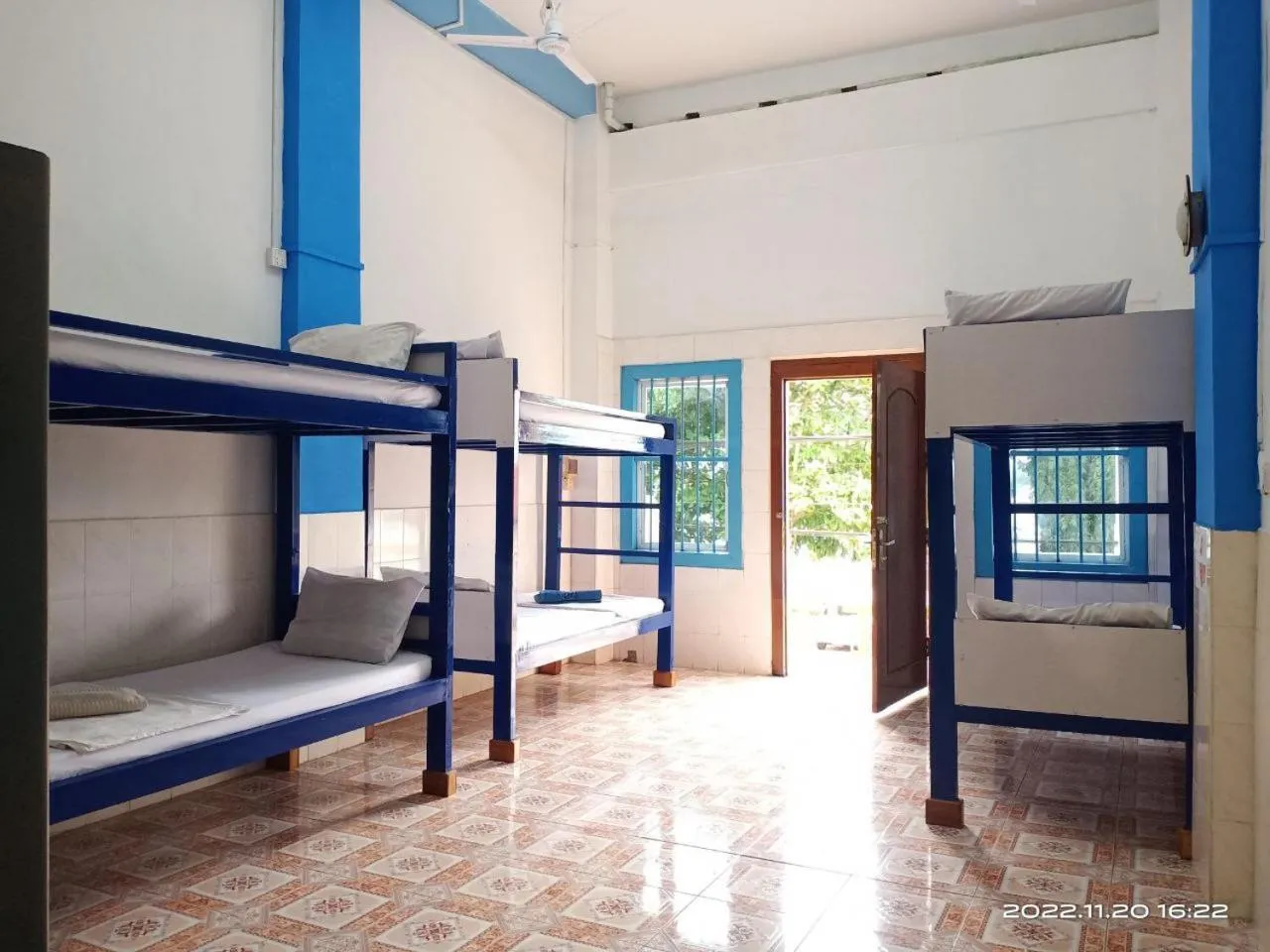 Bed in Silver Dolphin Guesthouse & Restaurant