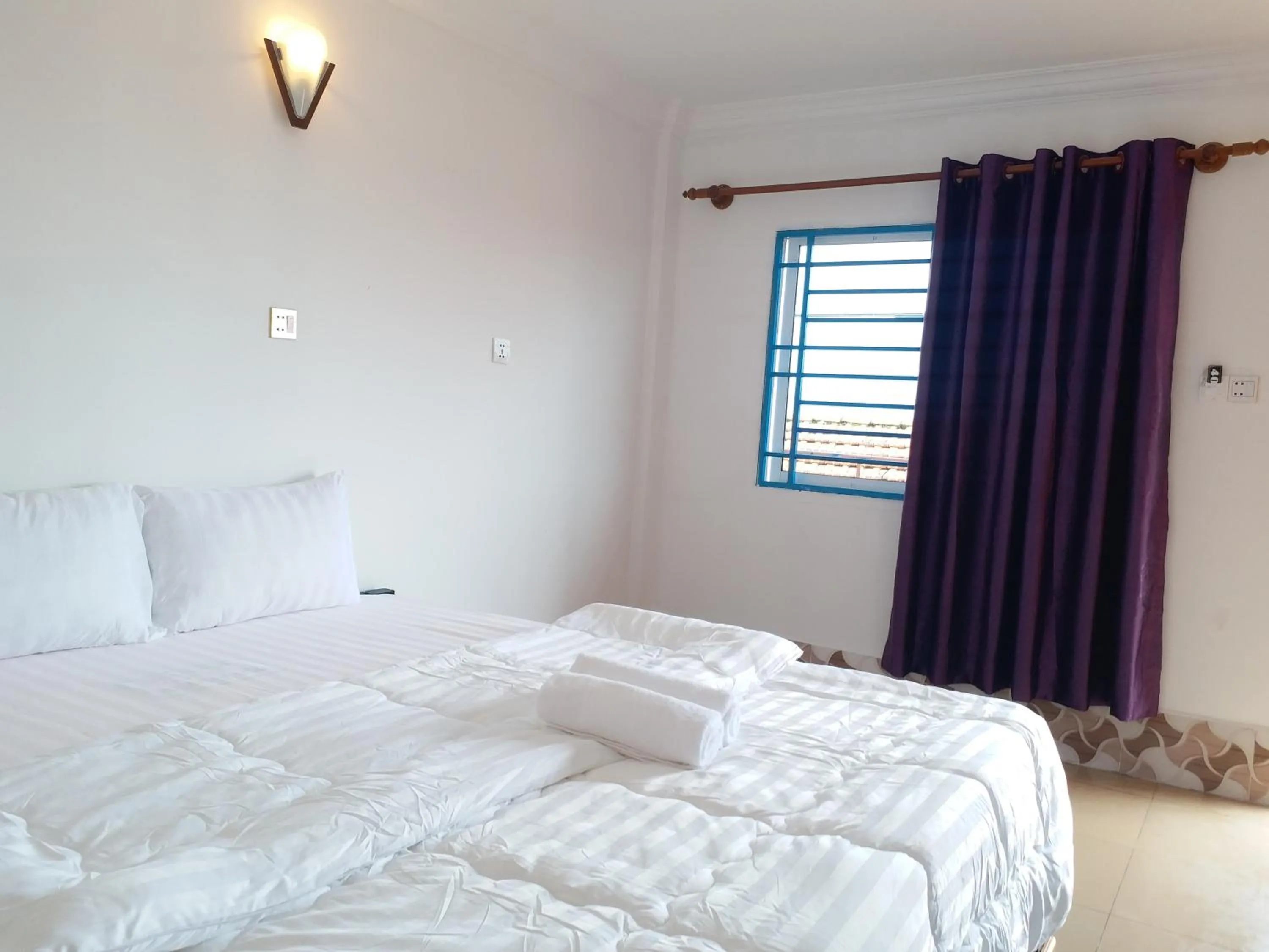 Photo of the whole room, Bed in Silver Dolphin Guesthouse & Restaurant