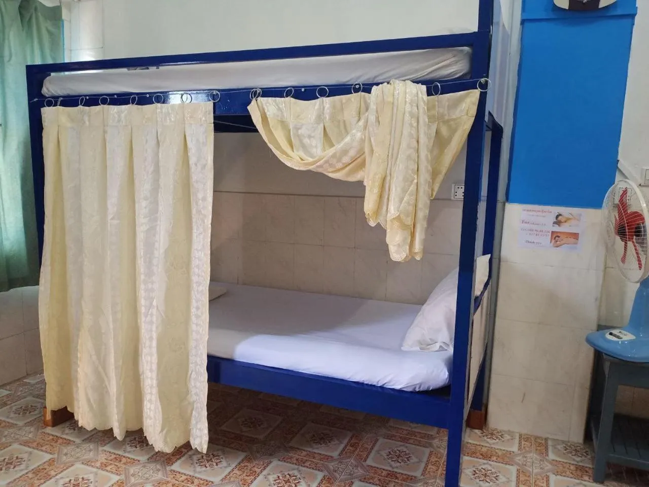 Bed in Silver Dolphin Guesthouse & Restaurant