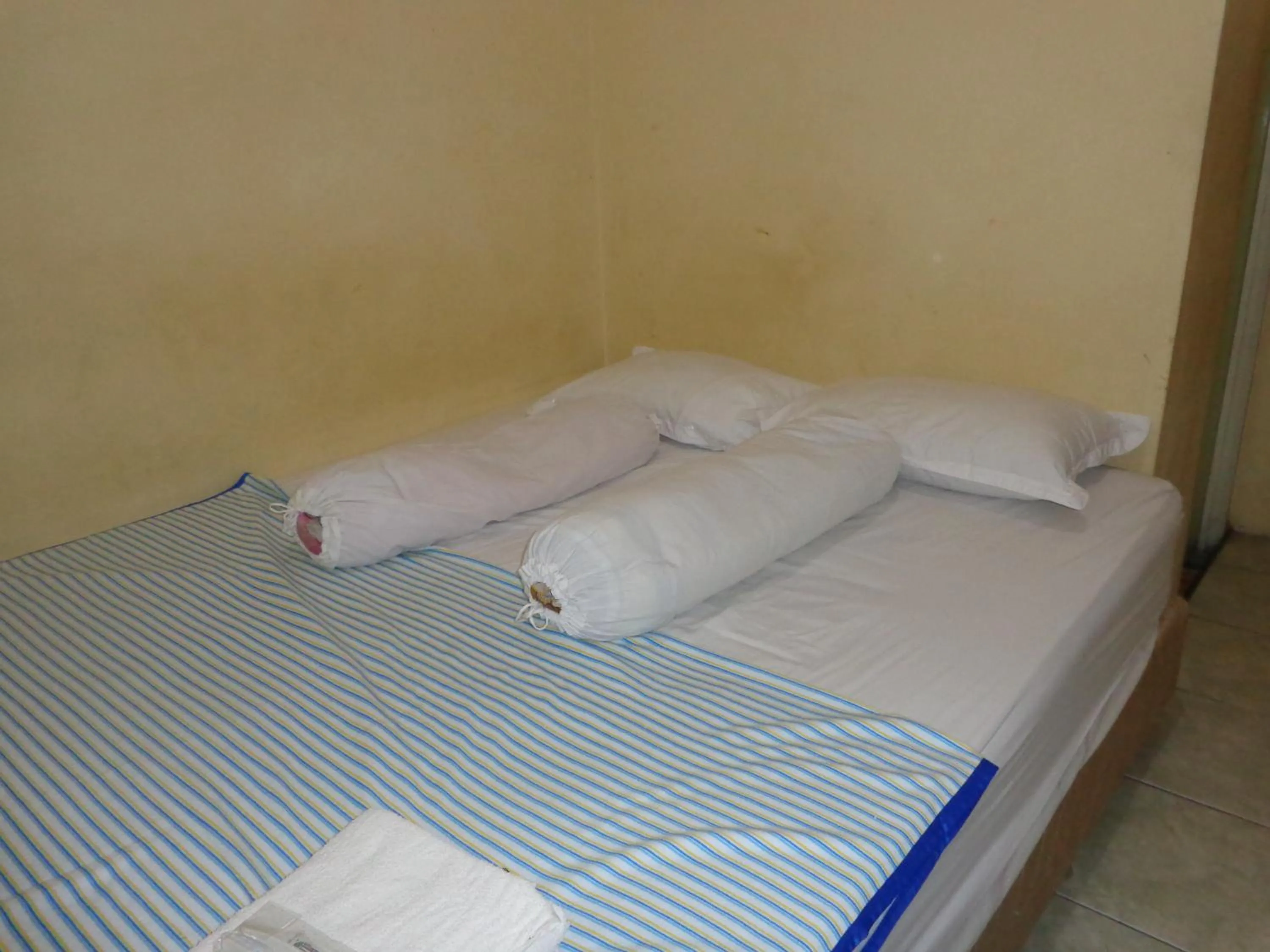 Bed in Hotel Musafir Inn