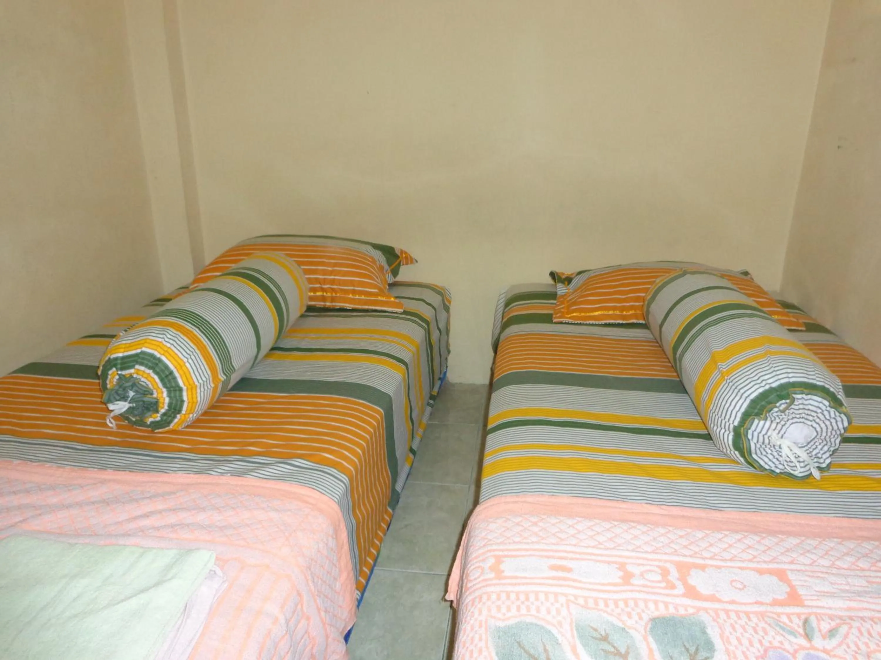 Bed in Hotel Musafir Inn