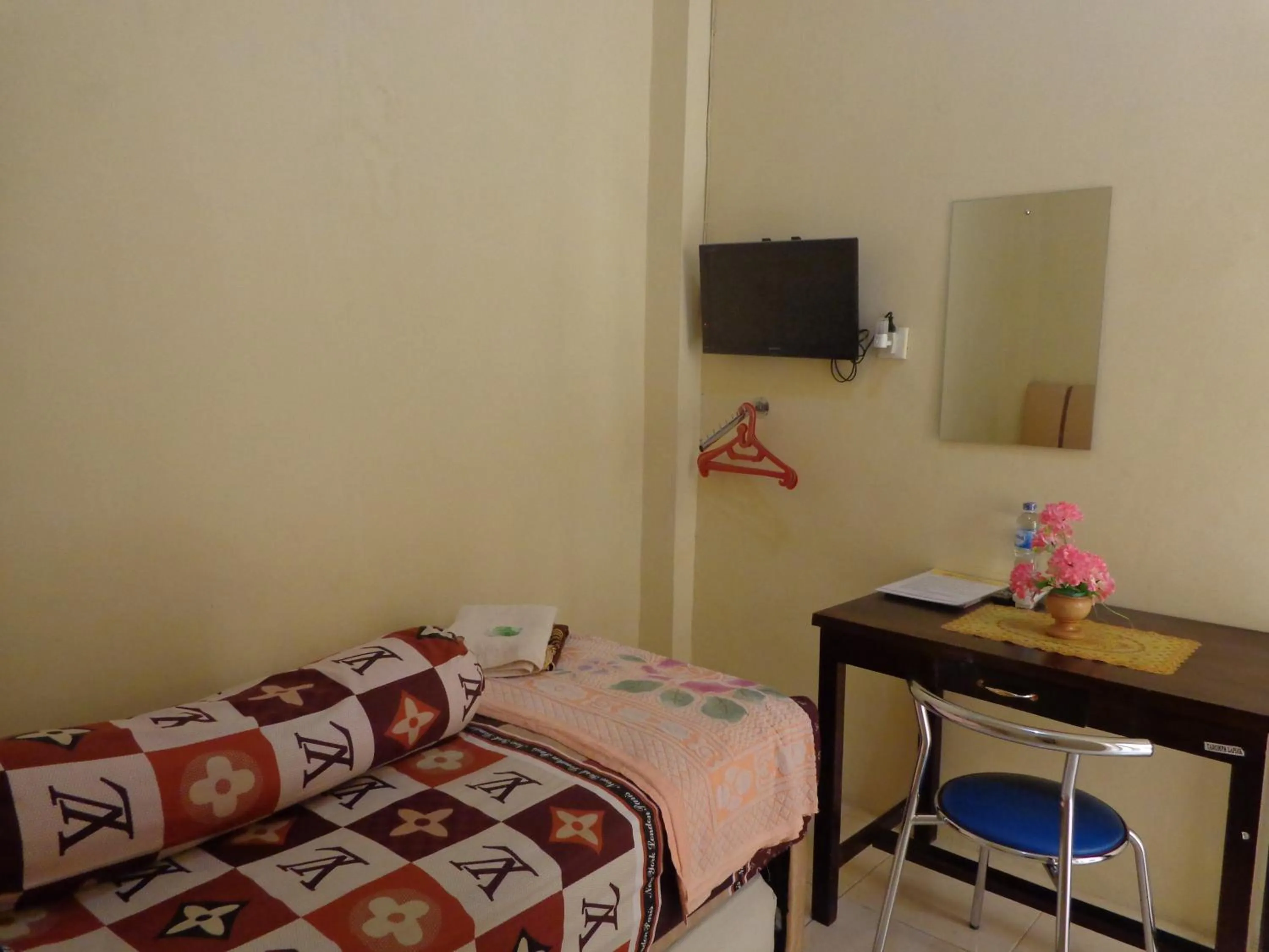 Bed in Hotel Musafir Inn