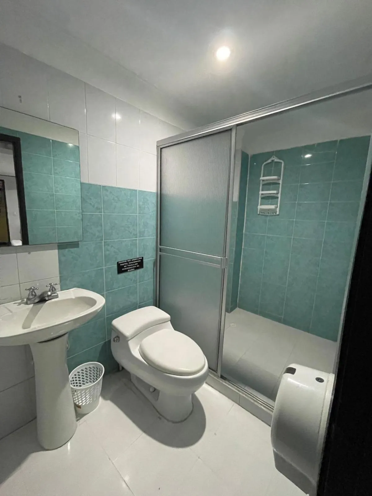 Shower in Hotel Plaza Norte Cali