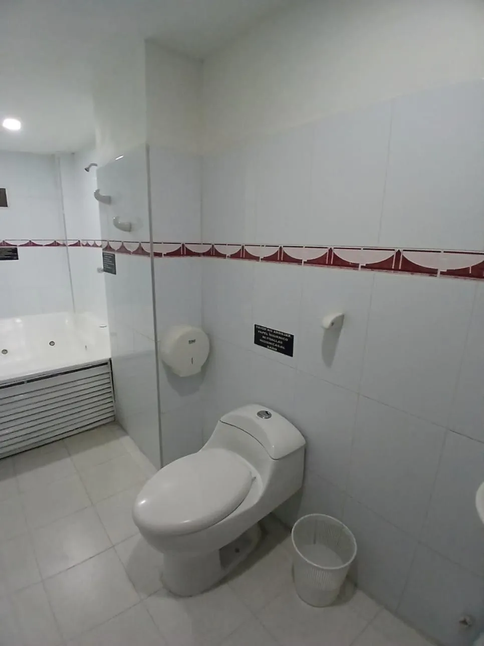 Shower in Hotel Plaza Norte Cali