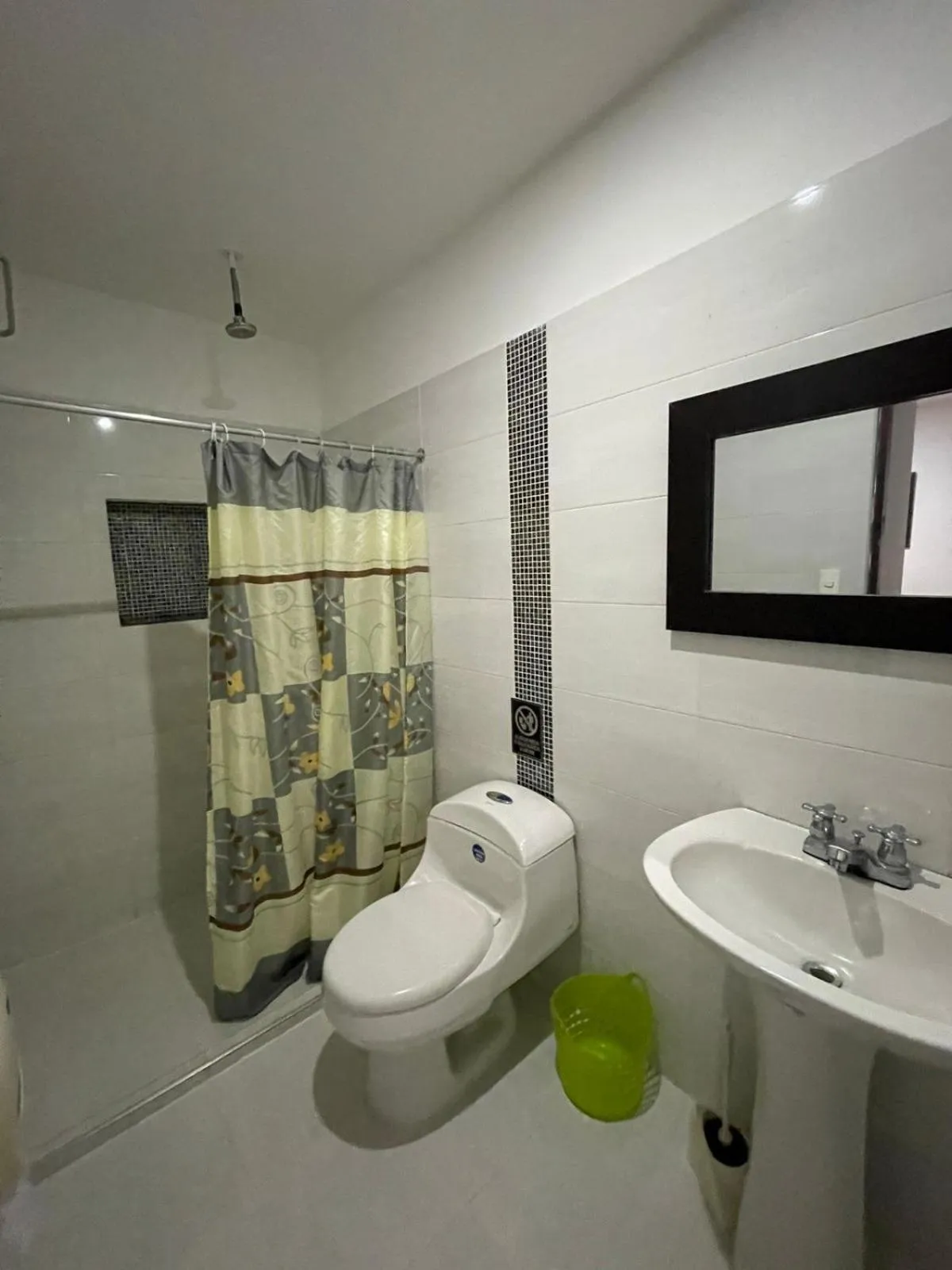 Shower in Hotel Plaza Norte Cali