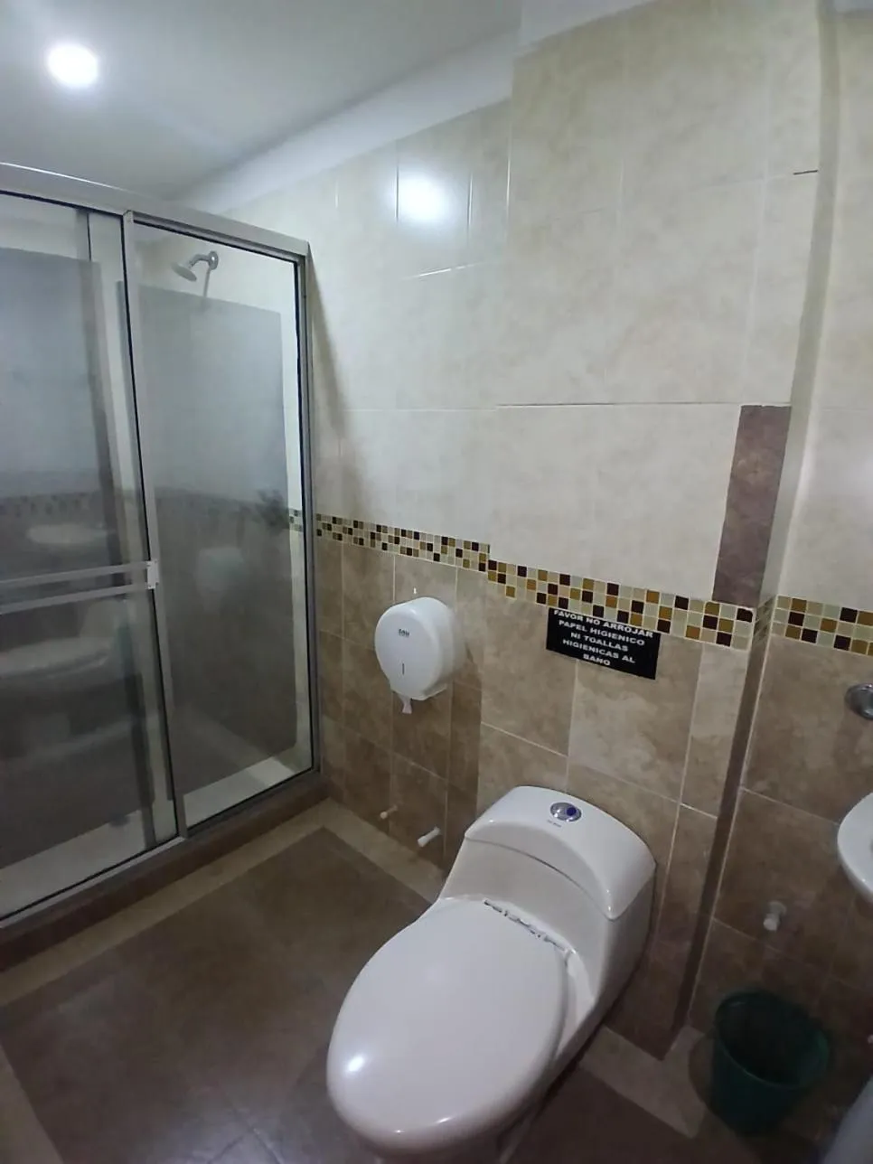 Shower in Hotel Plaza Norte Cali