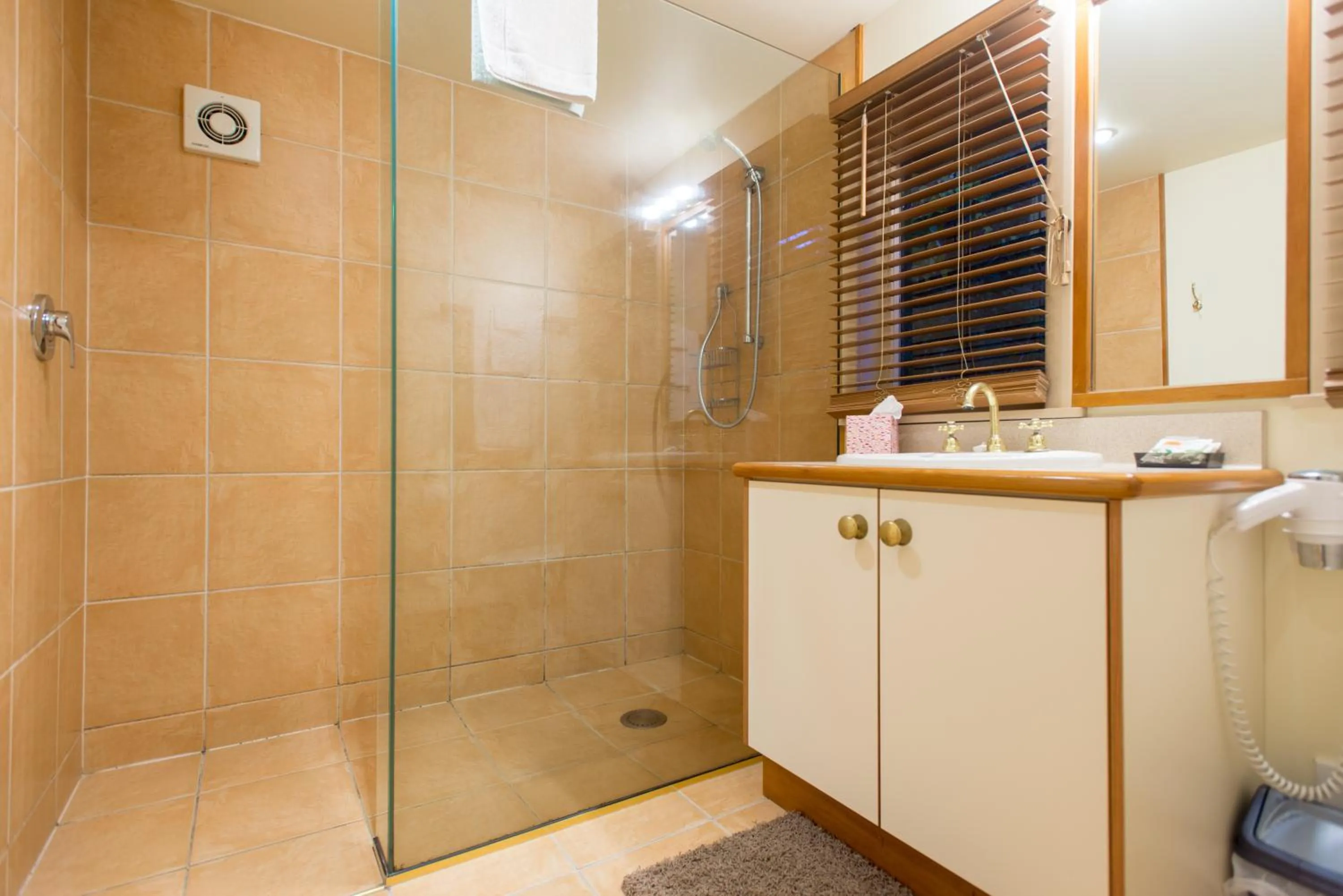 Shower in The Wheelhouse Inn