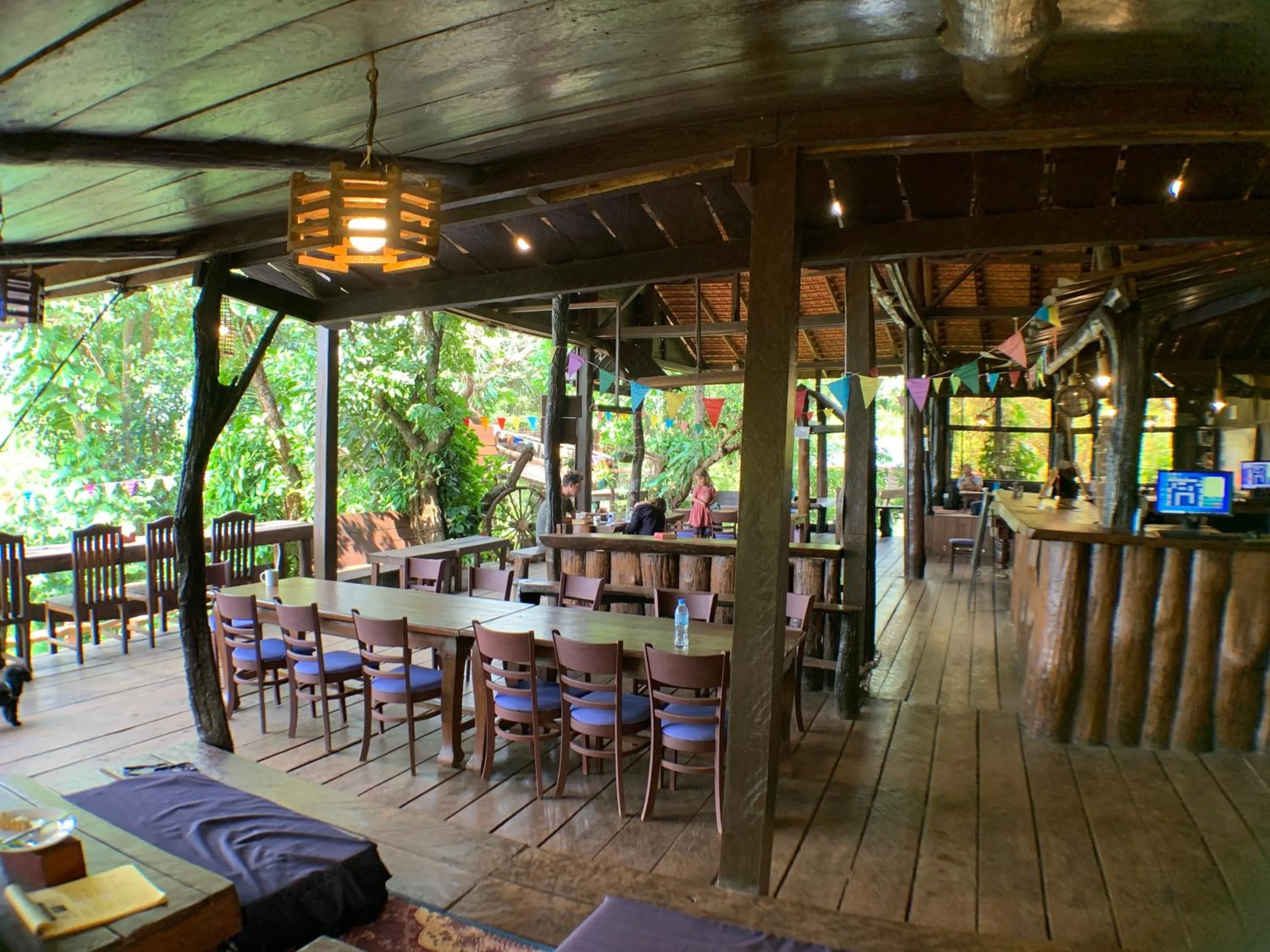 Restaurant/places to eat in Nature Lodge