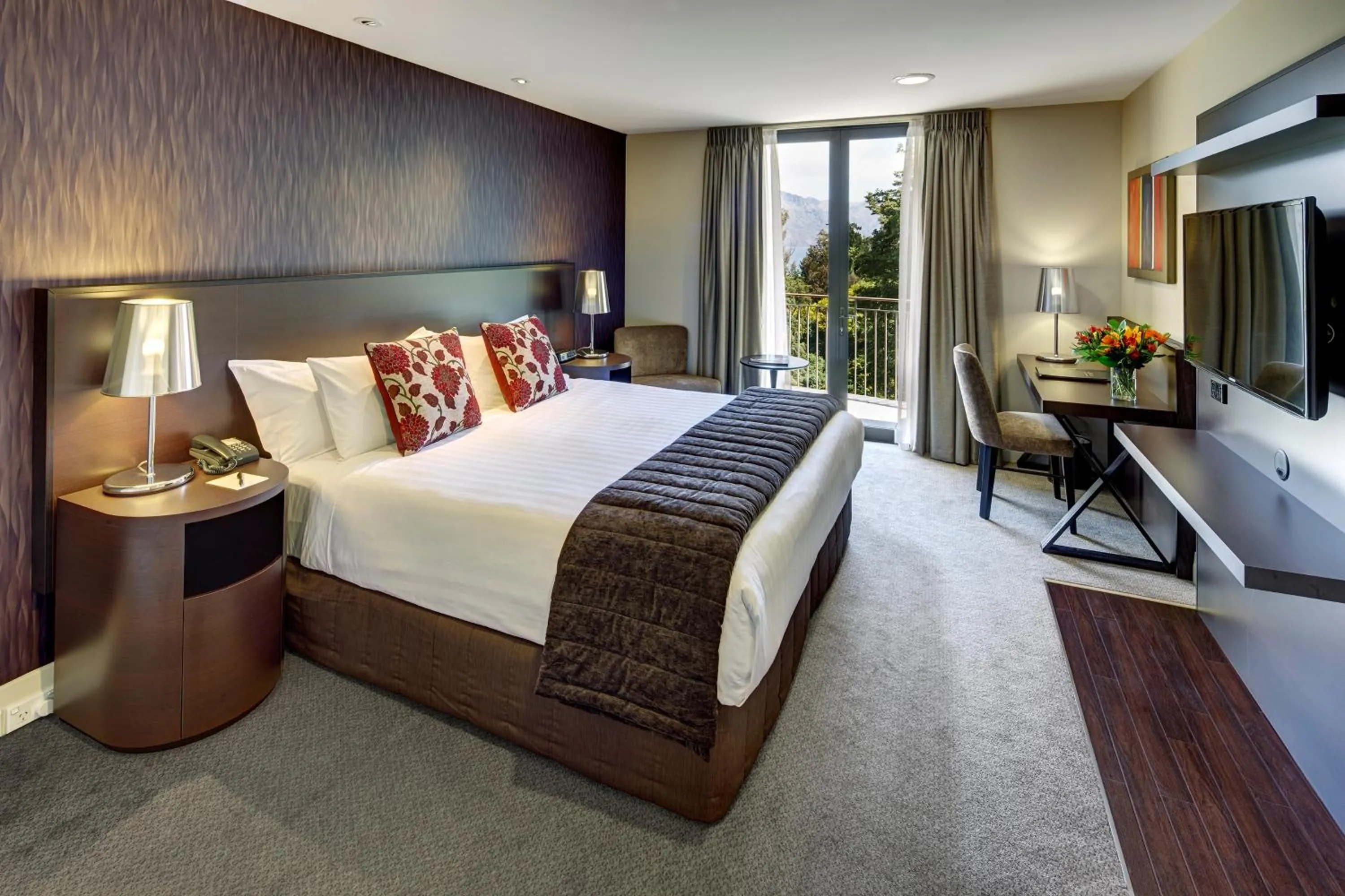 Photo of the whole room, Bed in Rendezvous Heritage Hotel Queenstown