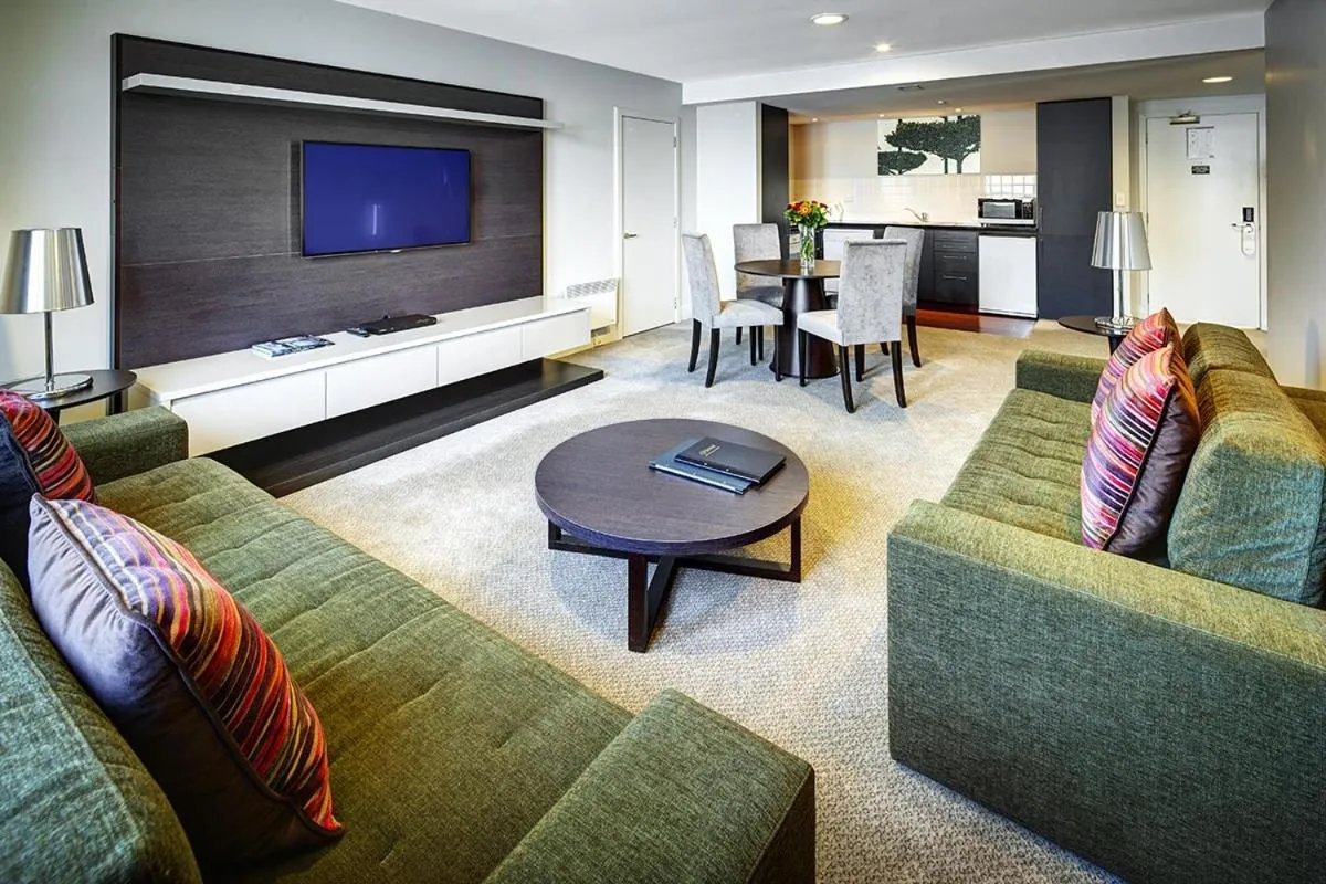 TV and multimedia in Rendezvous Heritage Hotel Queenstown