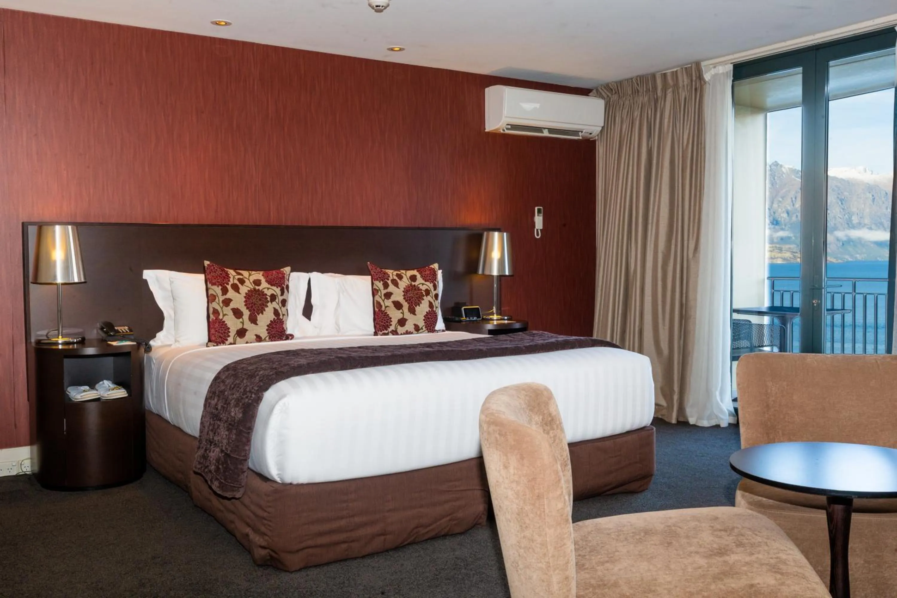 Bed in Rendezvous Heritage Hotel Queenstown