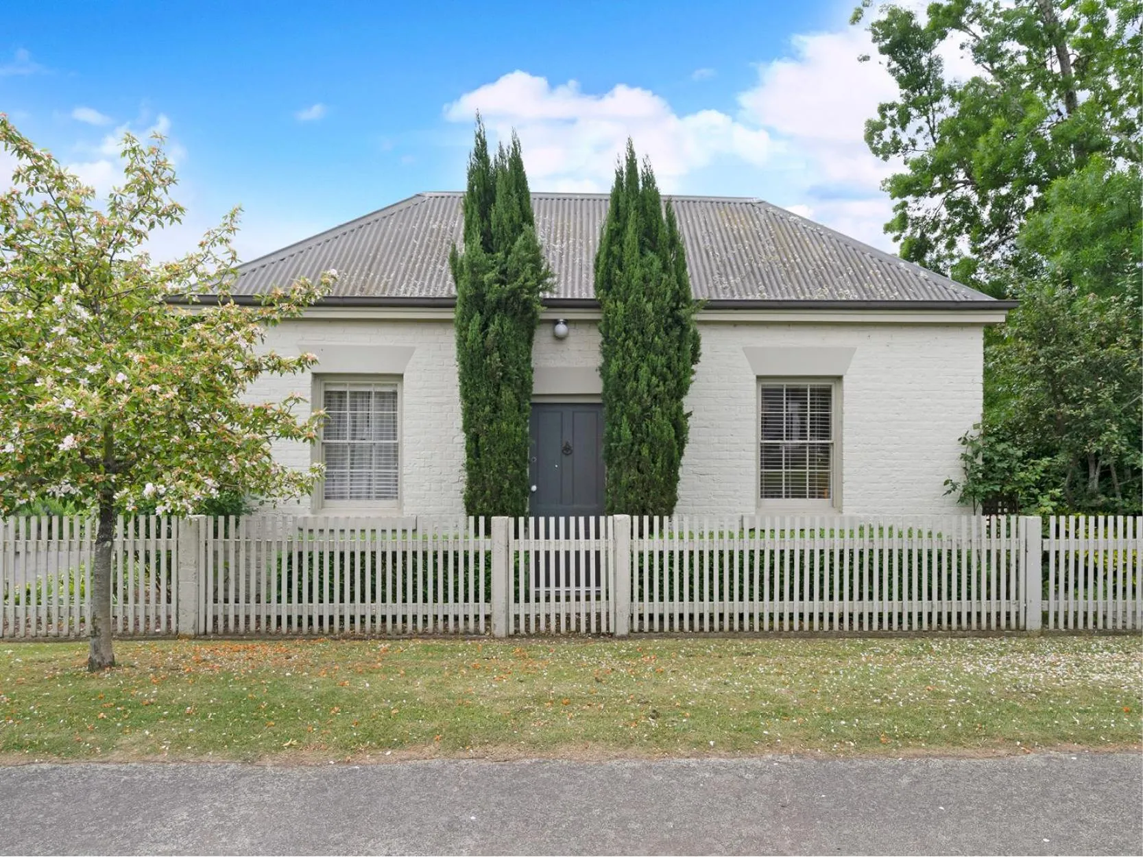 Property building in The Red Feather Inn