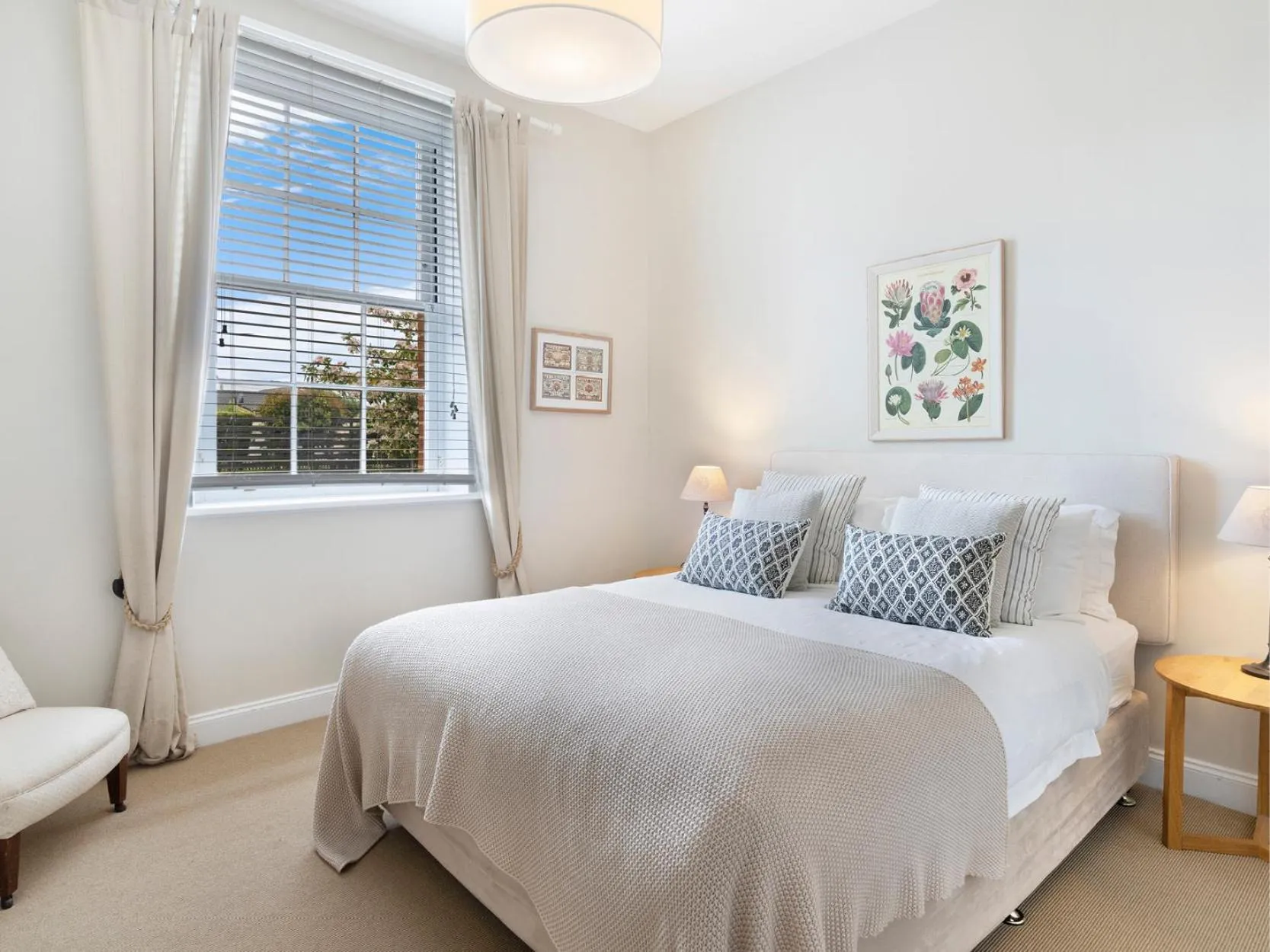Bedroom, Bed in The Red Feather Inn