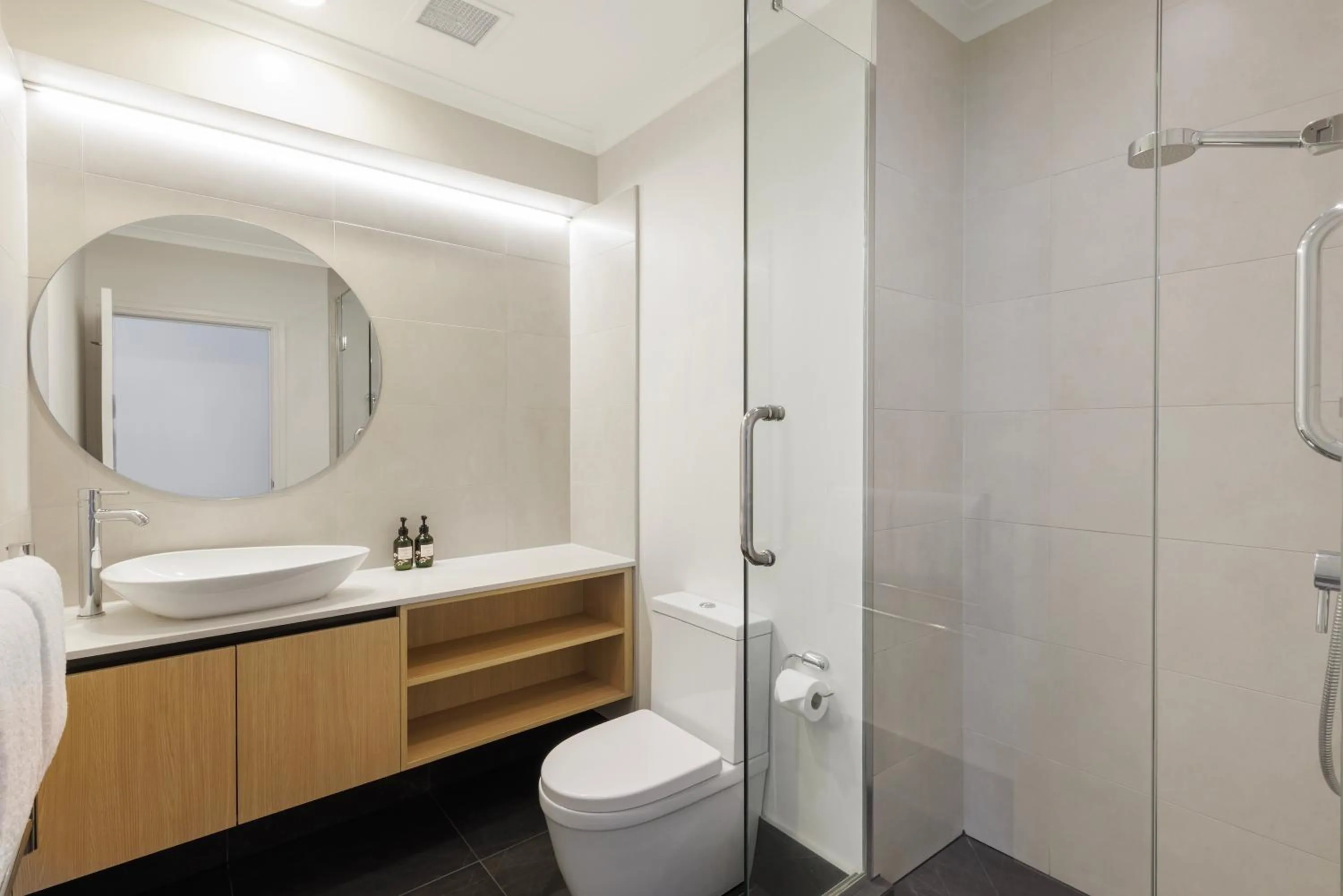 Shower in CityLife Auckland