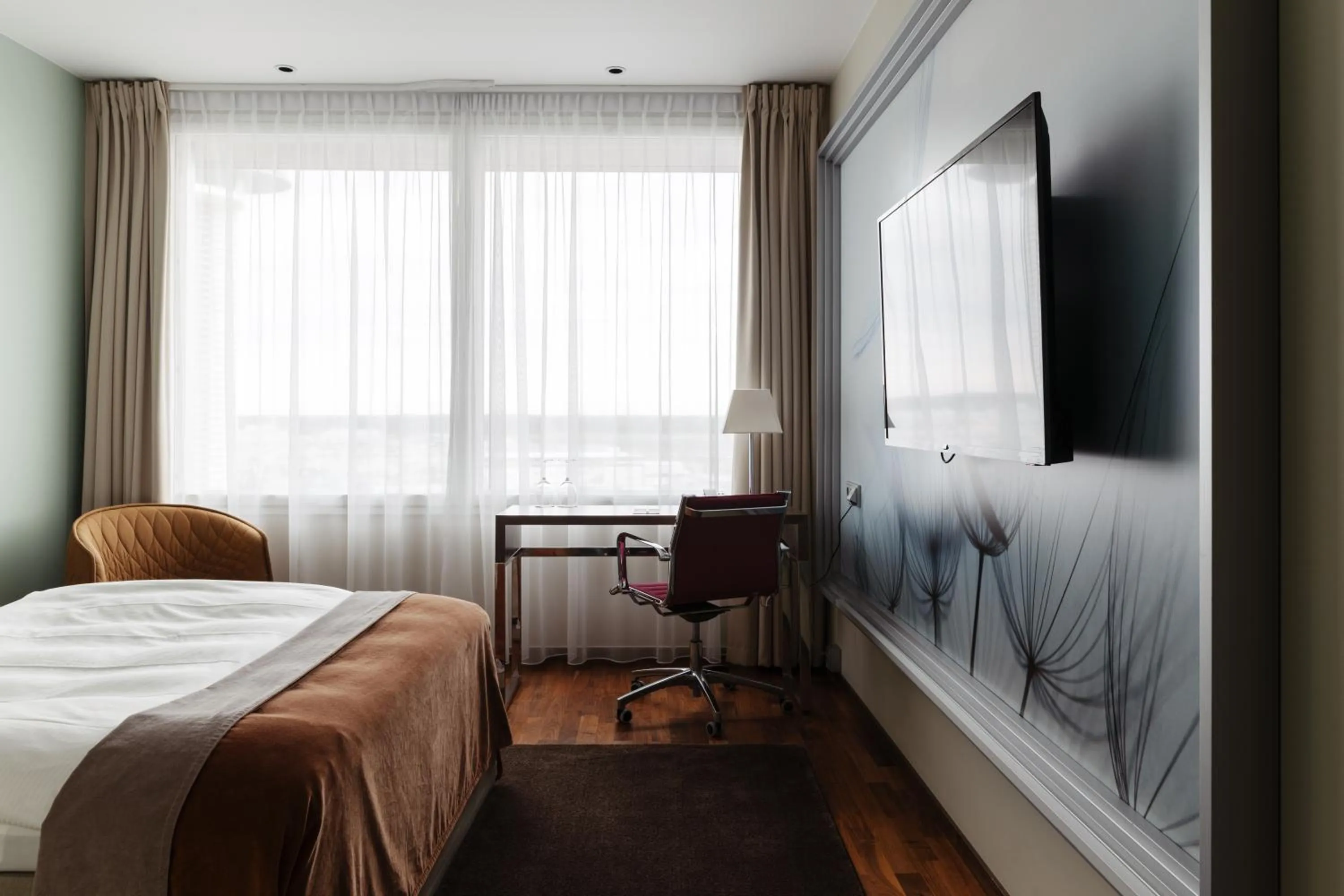 Seating area, Bed in Clarion Hotel Arlanda Airport Terminal