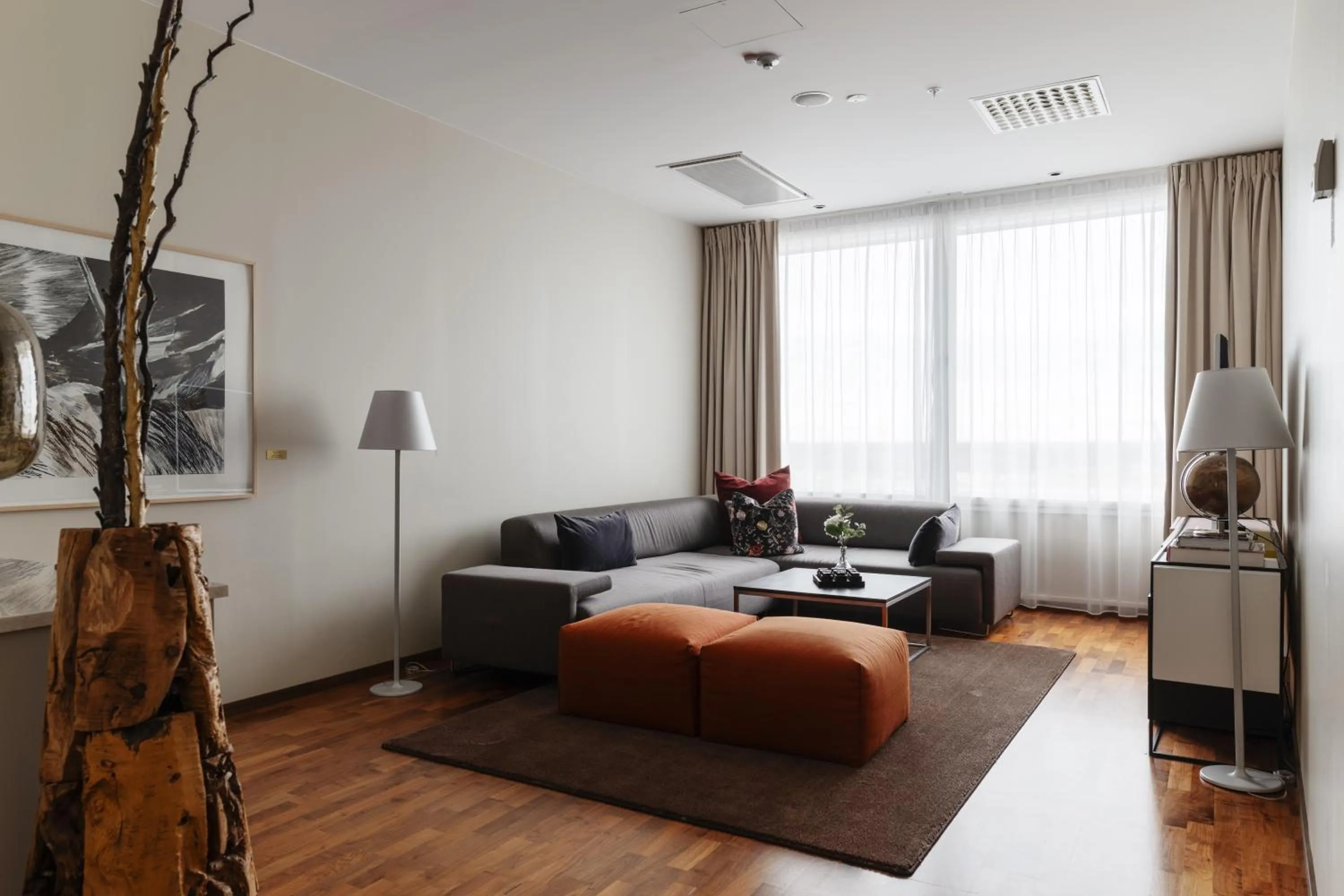 Living room, Bed in Clarion Hotel Arlanda Airport Terminal