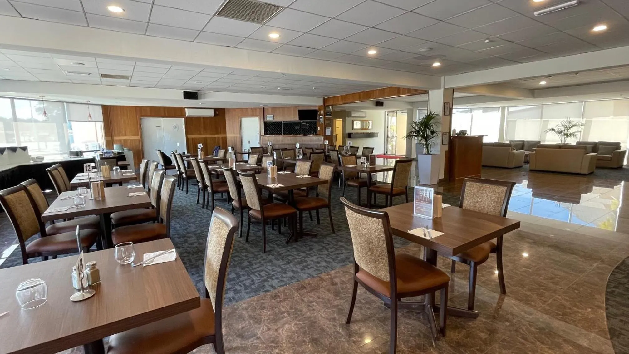 Restaurant/places to eat in Auckland Airport Kiwi Hotel