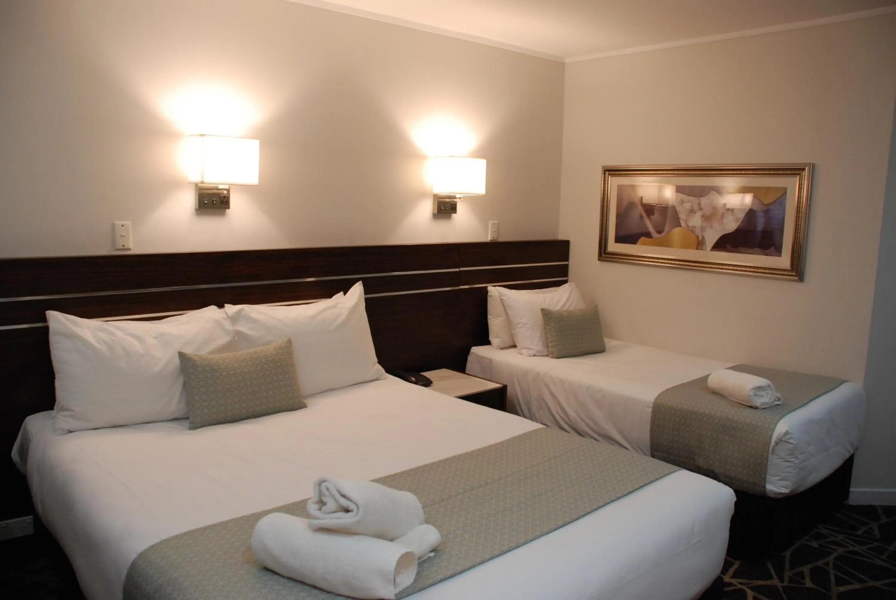 Bed in Auckland Airport Kiwi Hotel