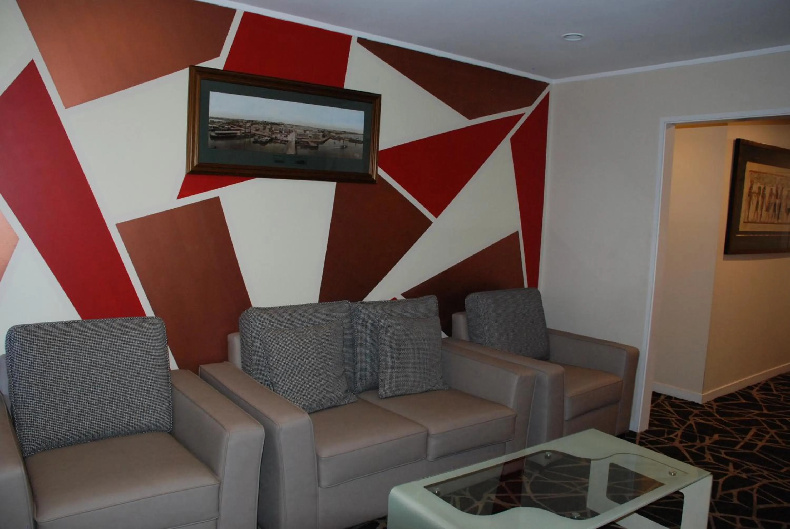 Living room in Auckland Airport Kiwi Hotel