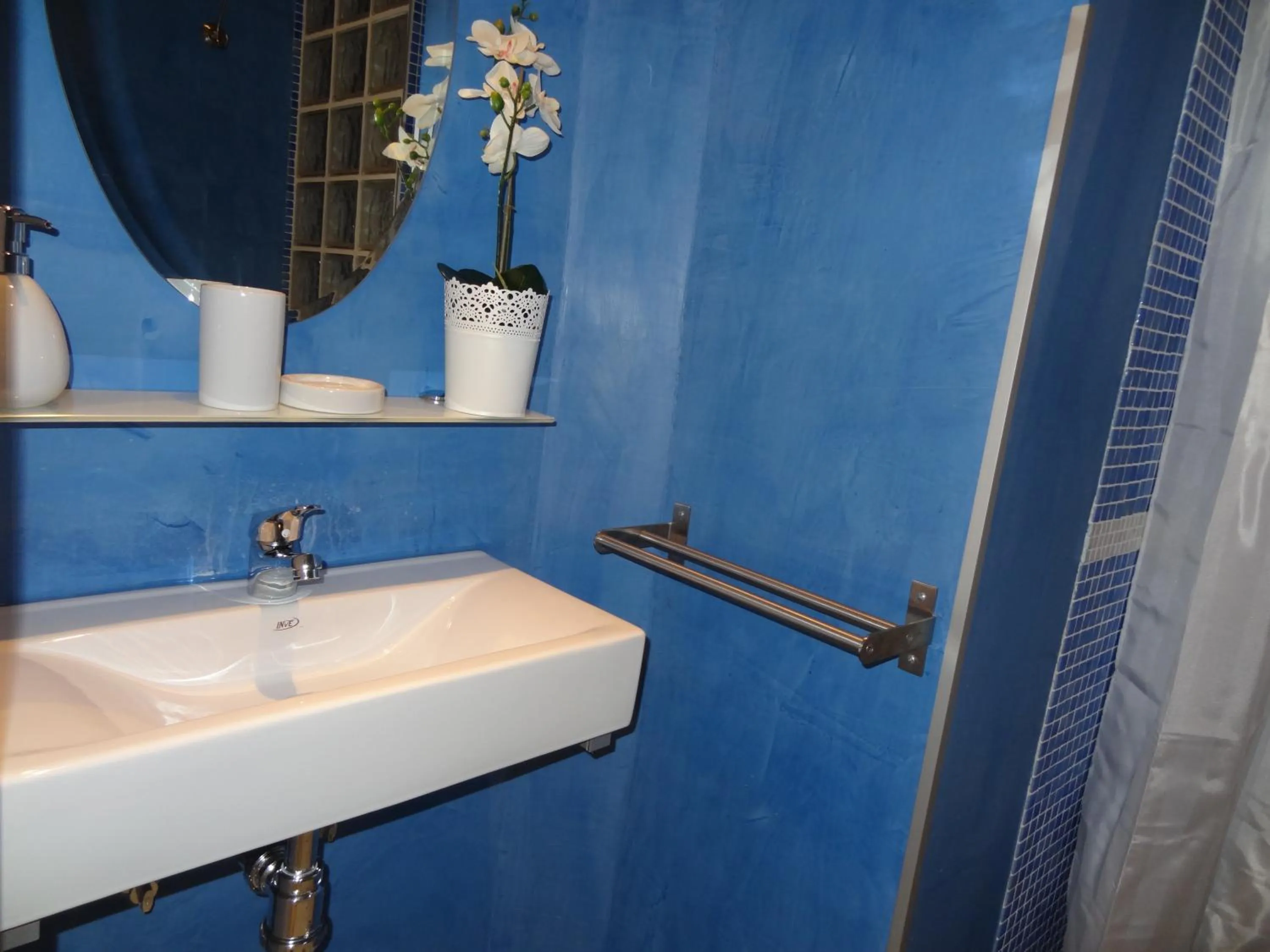 Bathroom in Hostal Main Street Madrid