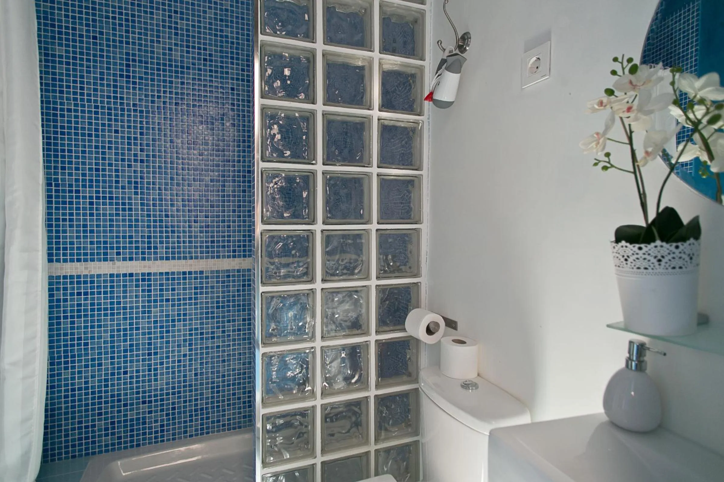 Bathroom in Hostal Main Street Madrid