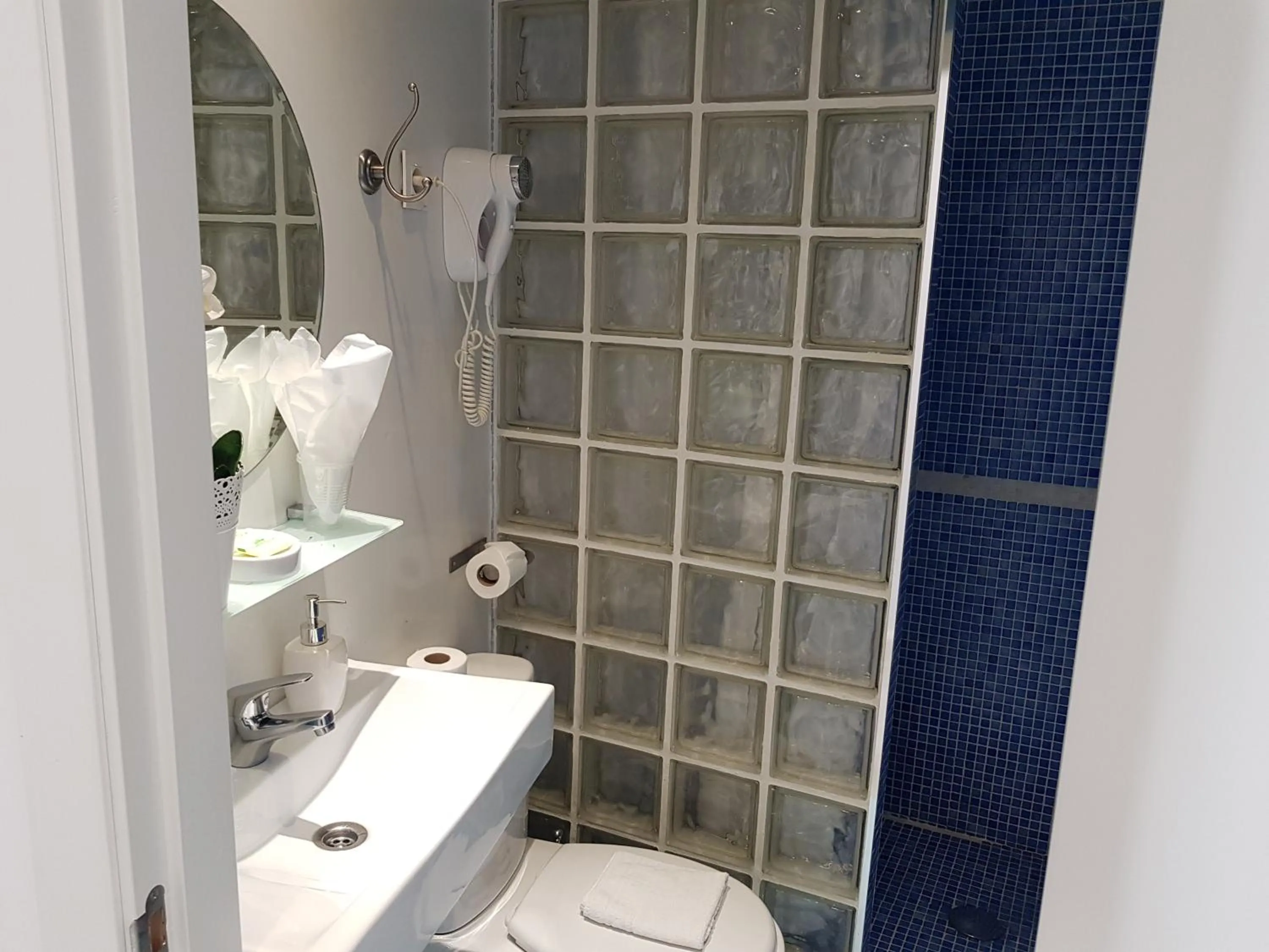 Bathroom in Hostal Main Street Madrid