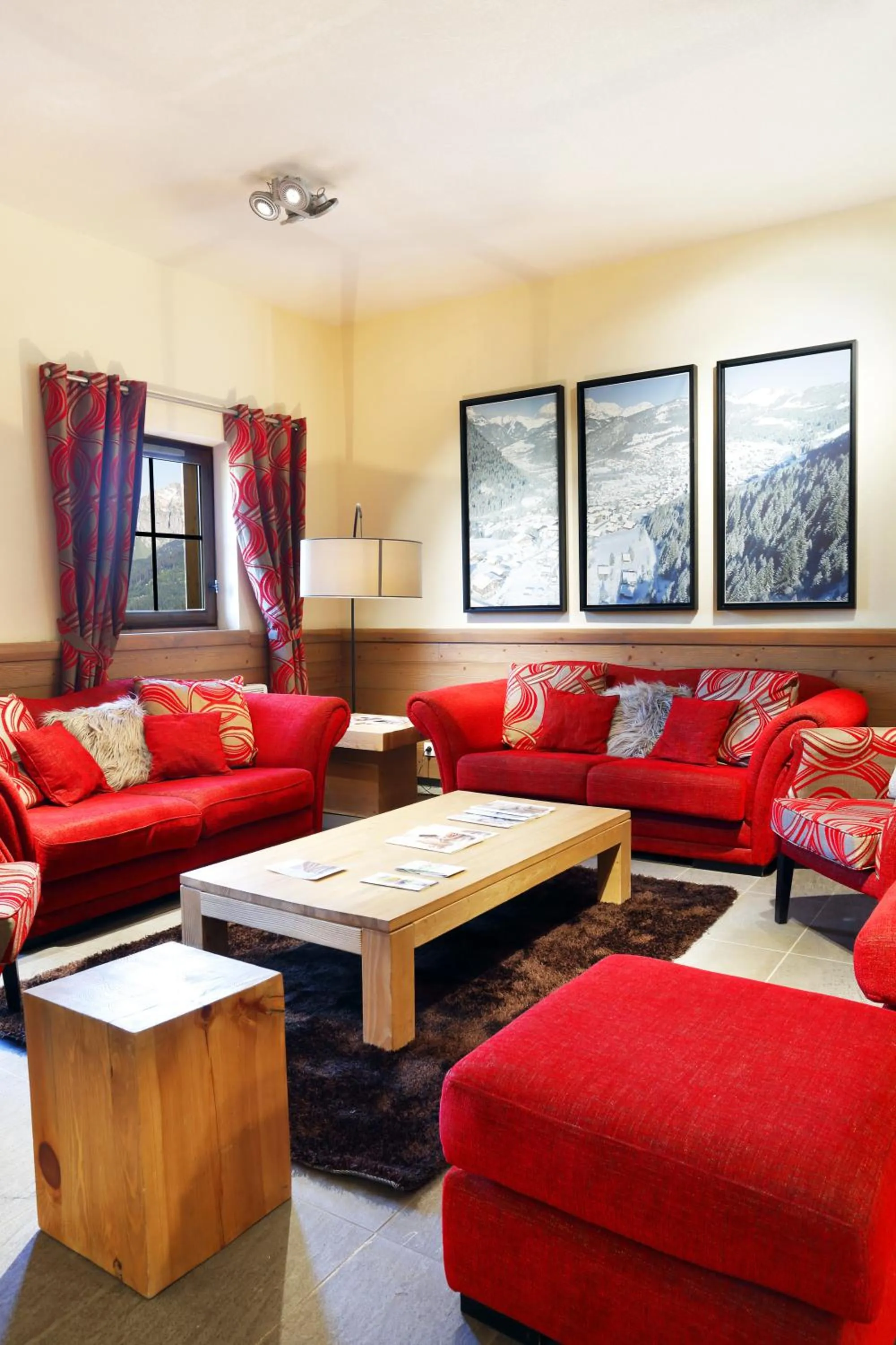 Communal lounge/ TV room in Résidence Néméa Le Grand Lodge