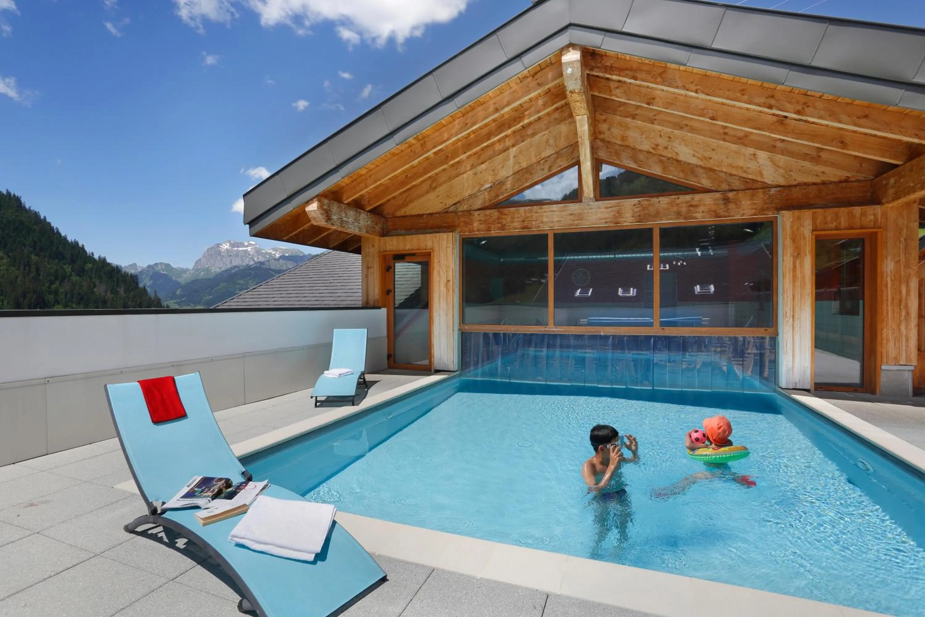 Spring in Résidence Néméa Le Grand Lodge