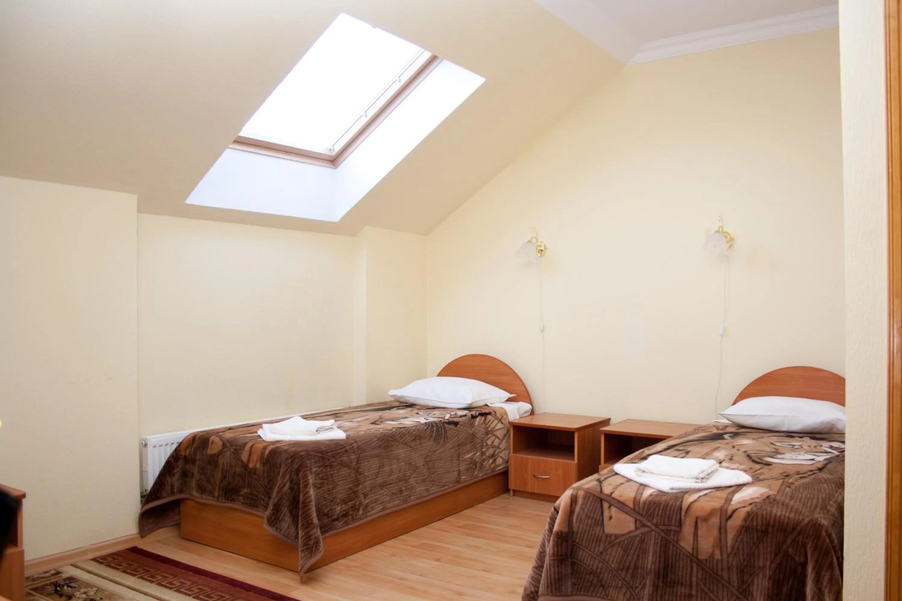 Photo of the whole room, Bed in Lucia with Self Check-in