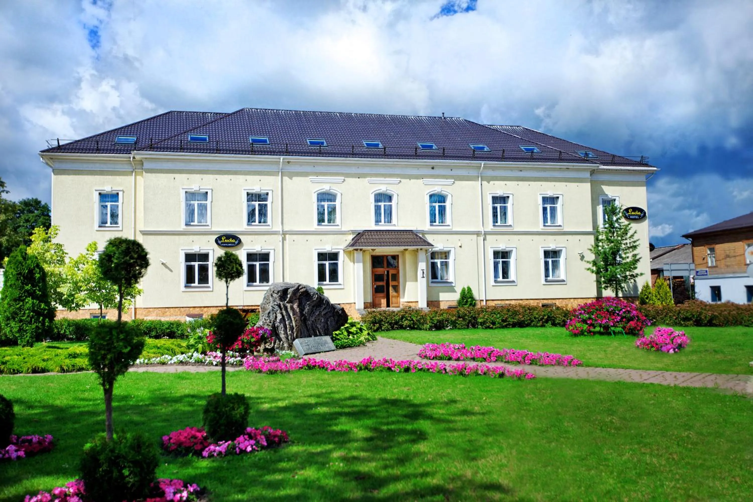 Facade/entrance in Lucia with Self Check-in