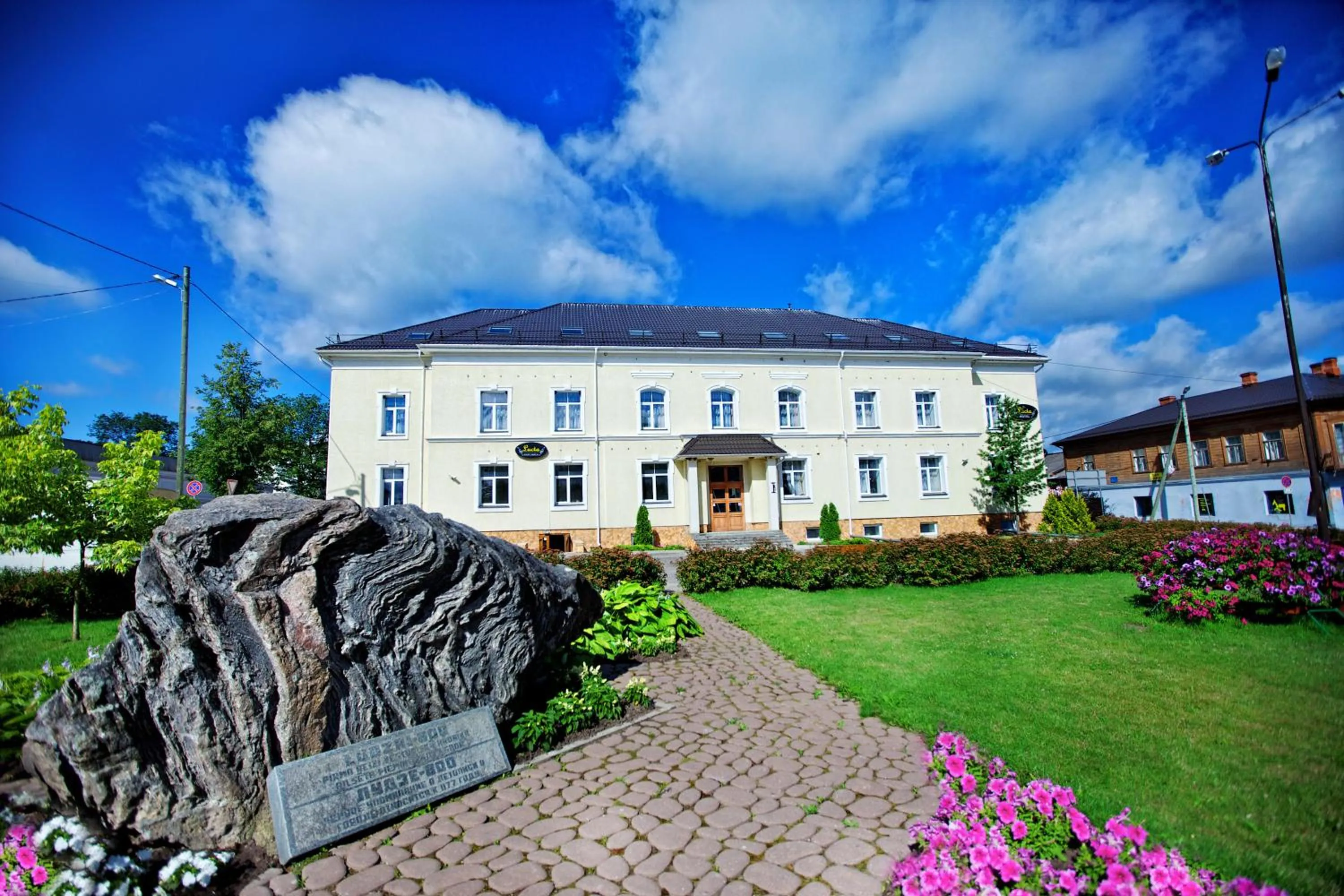 Facade/entrance in Lucia with Self Check-in