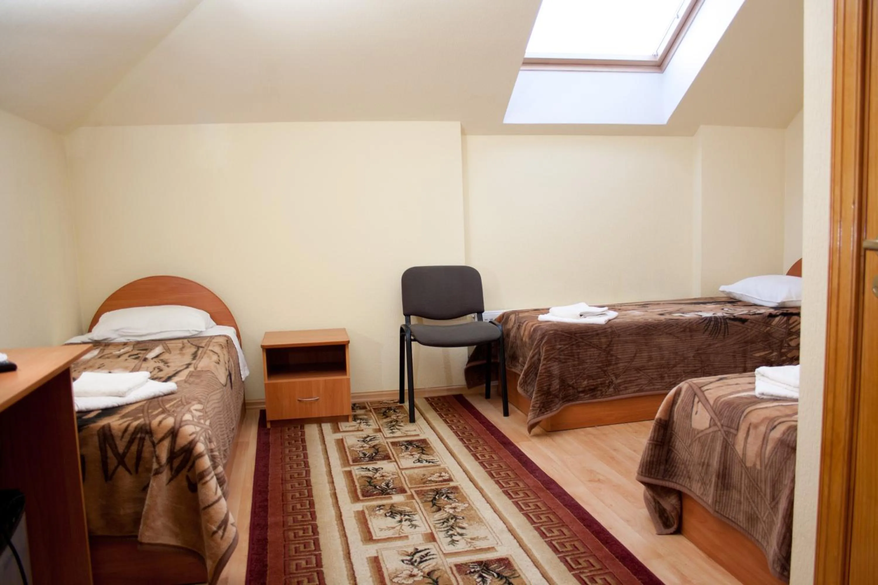 Photo of the whole room, Bed in Lucia with Self Check-in