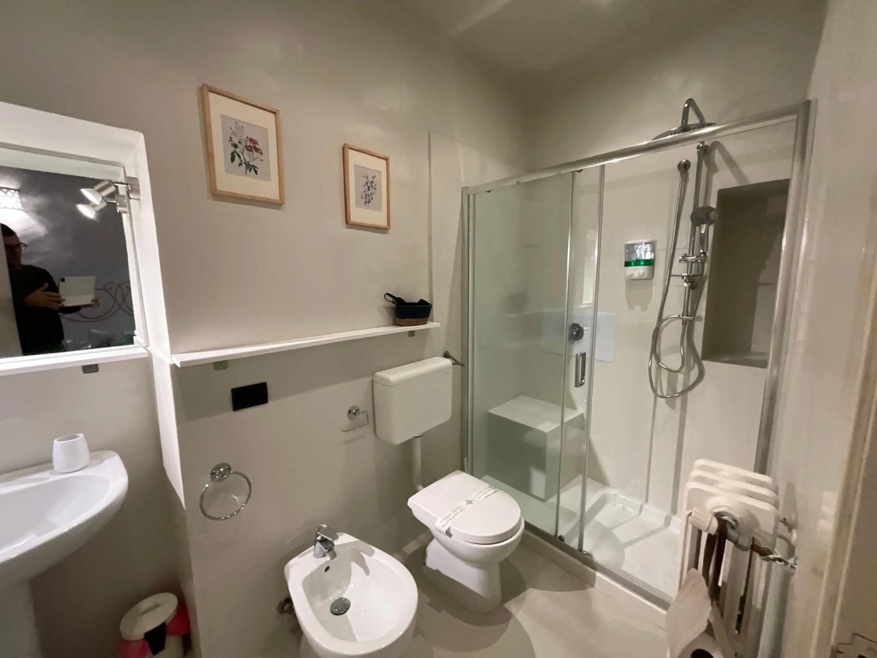 Shower in Azzurretta Guest House