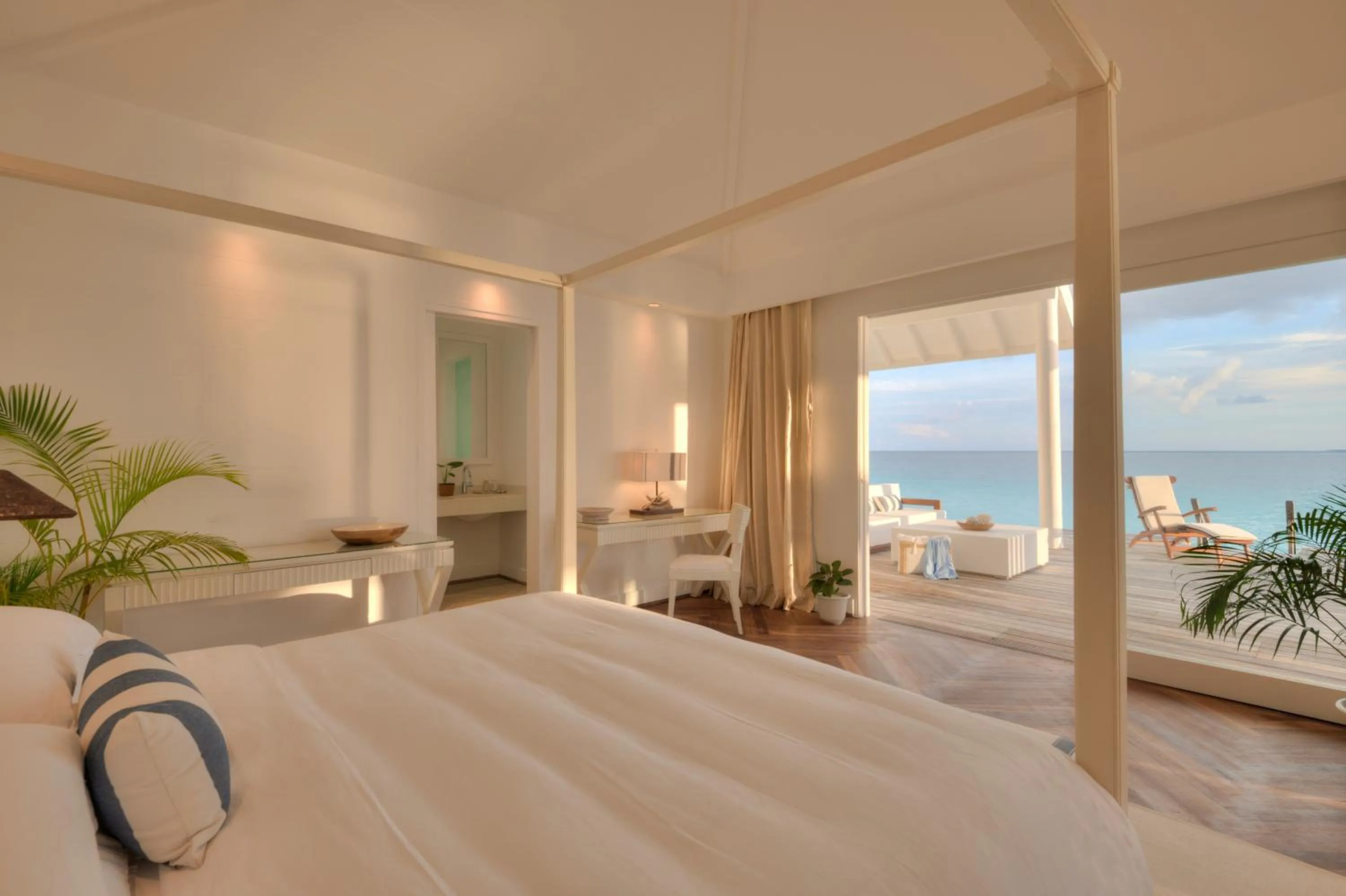 Bedroom, Bed in Diamonds Athuruga Maldives Resort & Spa