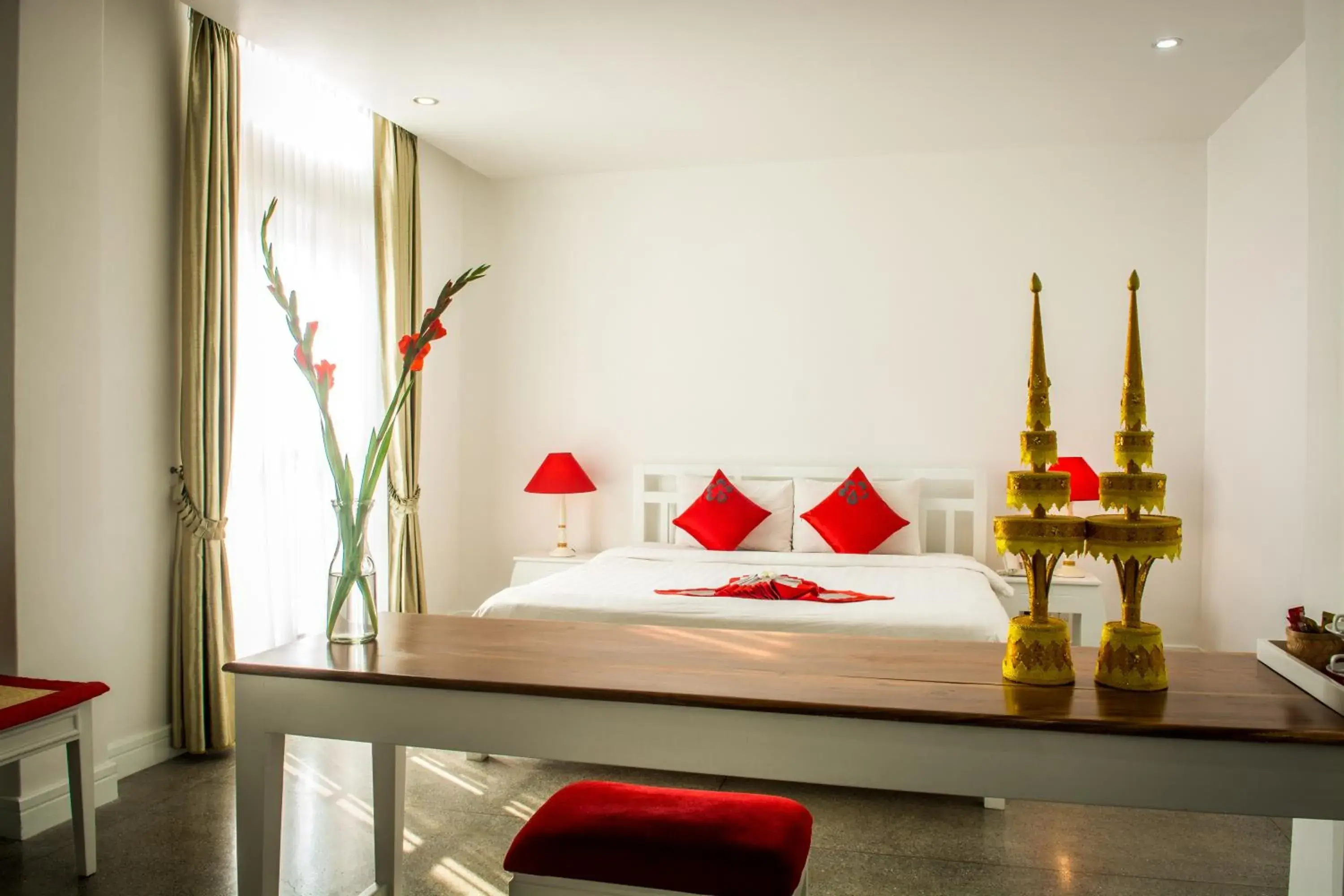 Superior Double Room in The Frangipani Royal Palace Hotel Superior Double Room in The Frangipani Royal Palace Hotel