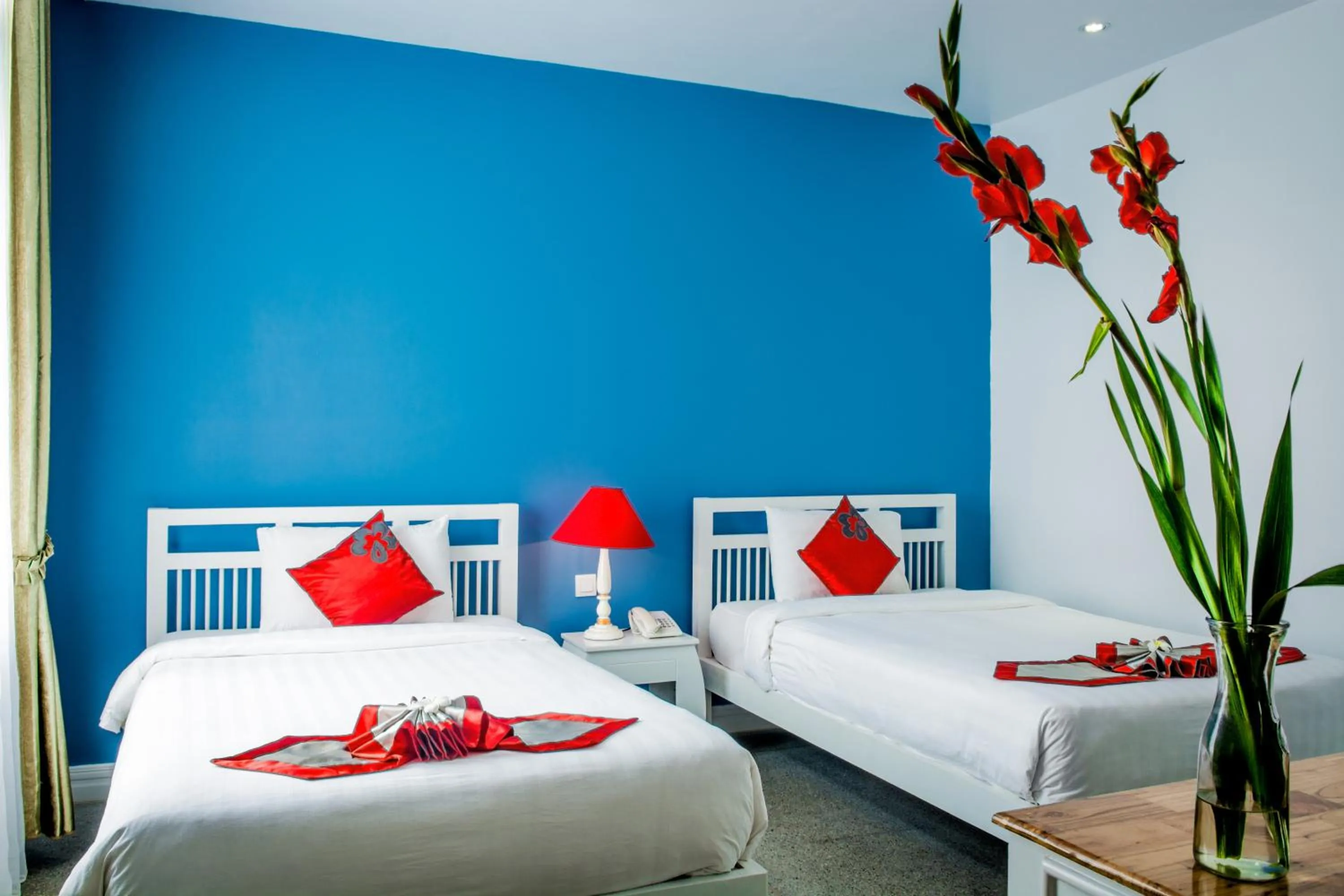 Bedroom, Bed in The Frangipani Royal Palace Hotel