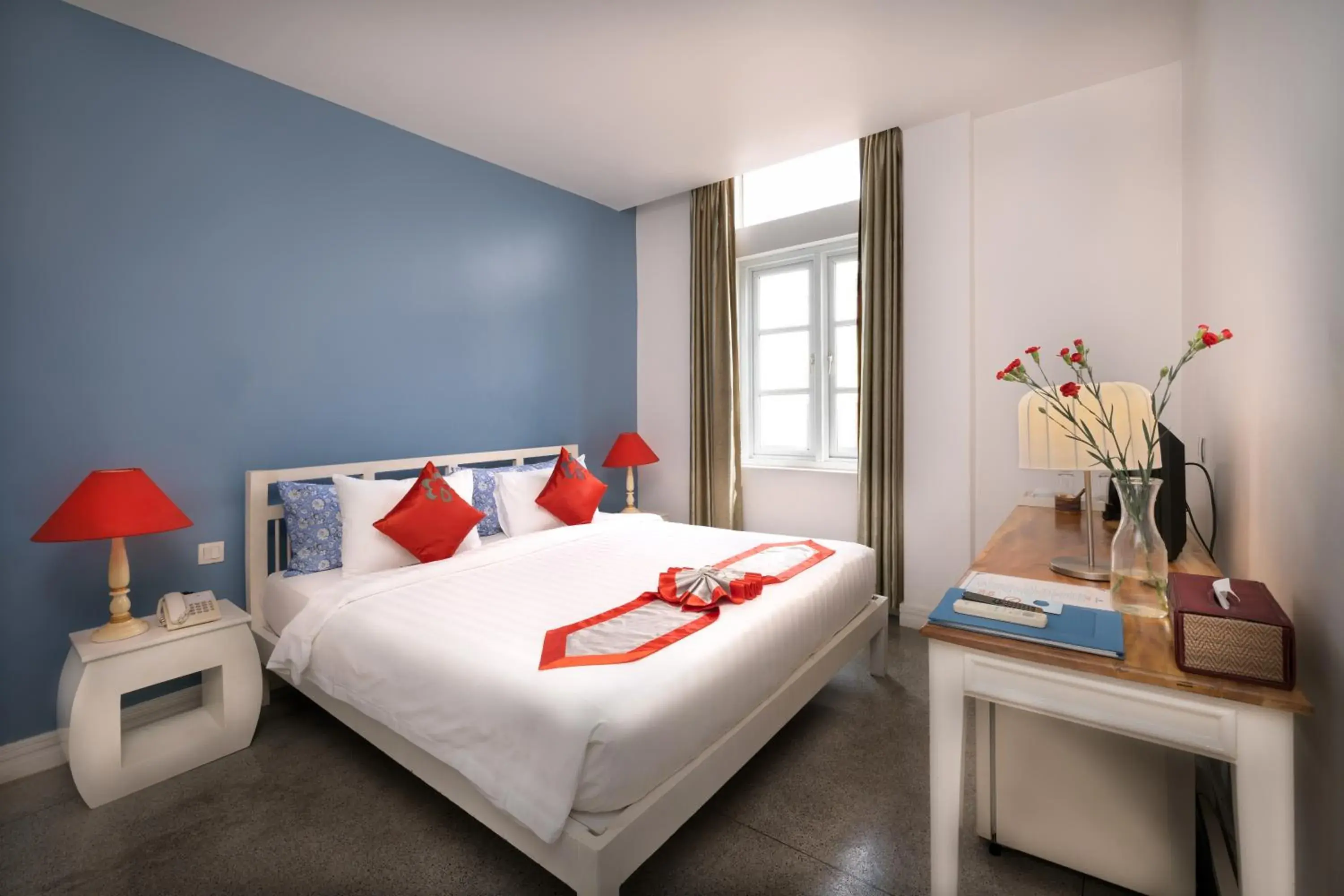 Standard Double Room in The Frangipani Royal Palace Hotel Standard Double Room in The Frangipani Royal Palace Hotel